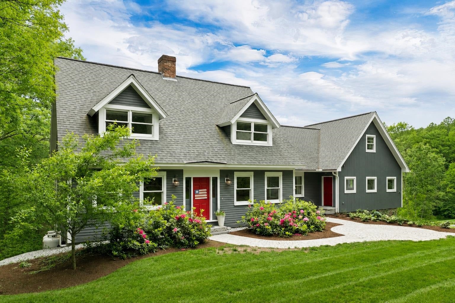 Meredith, New Hampshire, 03253, United States, 4 Bedrooms Bedrooms, ,5 BathroomsBathrooms,Residential,Pending,2045598