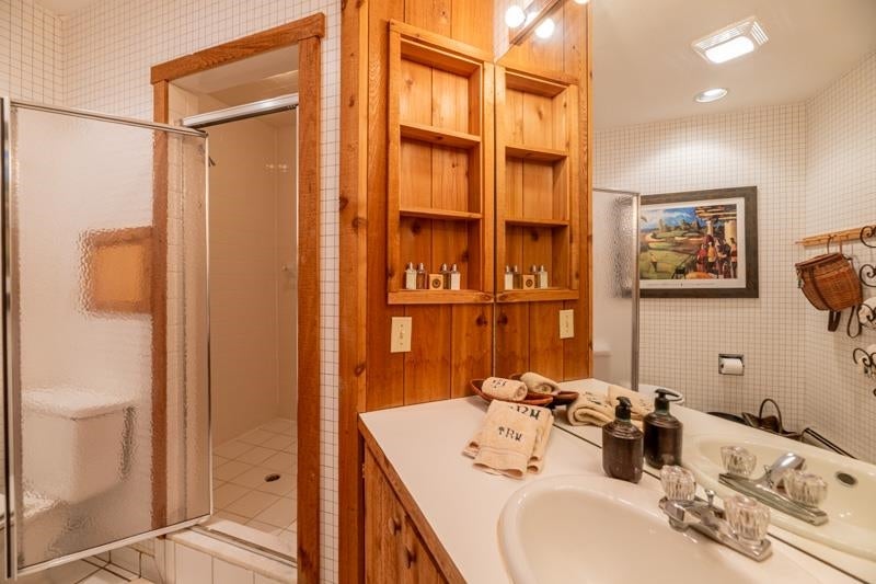 Peru, Vermont, 05152, United States, 5 Bedrooms Bedrooms, ,5 BathroomsBathrooms,Residential,Active,2014570