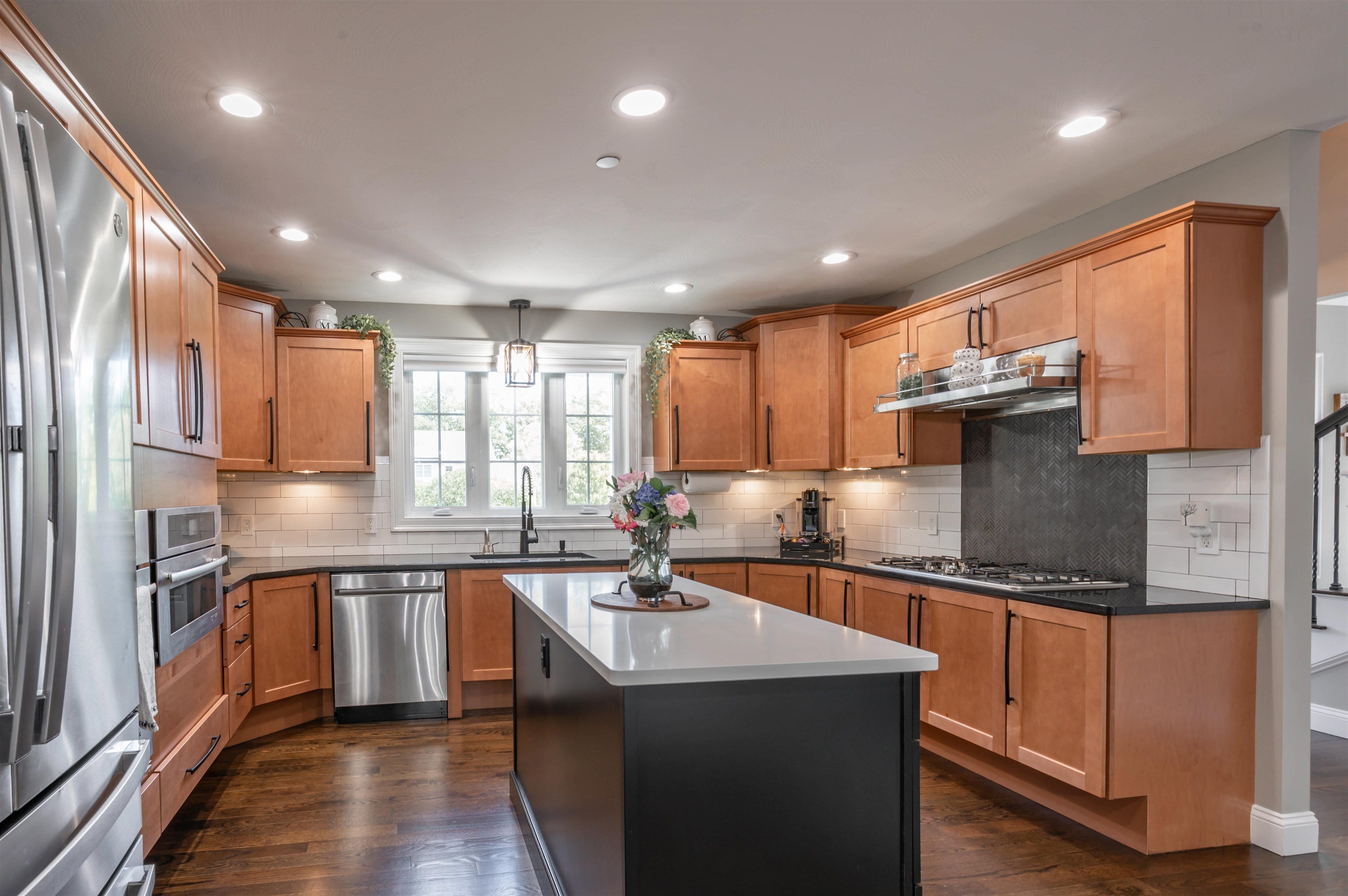 Hollis, New Hampshire, 03049, United States, 4 Bedrooms Bedrooms, ,3 BathroomsBathrooms,Residential,Active,1927665