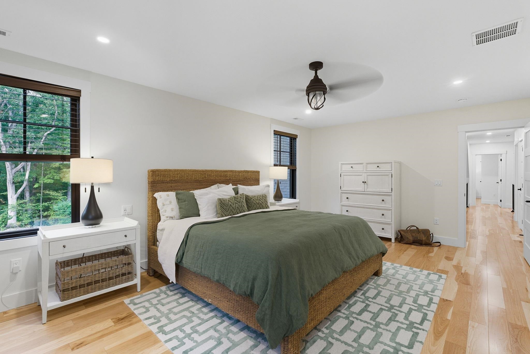 Hollis, New Hampshire, 03049, United States, 4 Bedrooms Bedrooms, ,3 BathroomsBathrooms,Residential,Active,1945249
