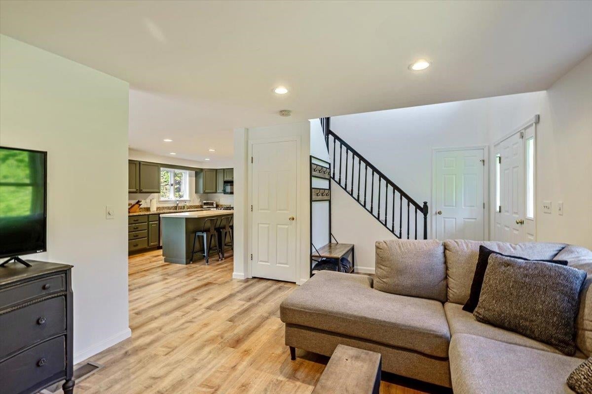Warren, Vermont, 05674, United States, 5 Bedrooms Bedrooms, ,4 BathroomsBathrooms,Residential,Active,1843881