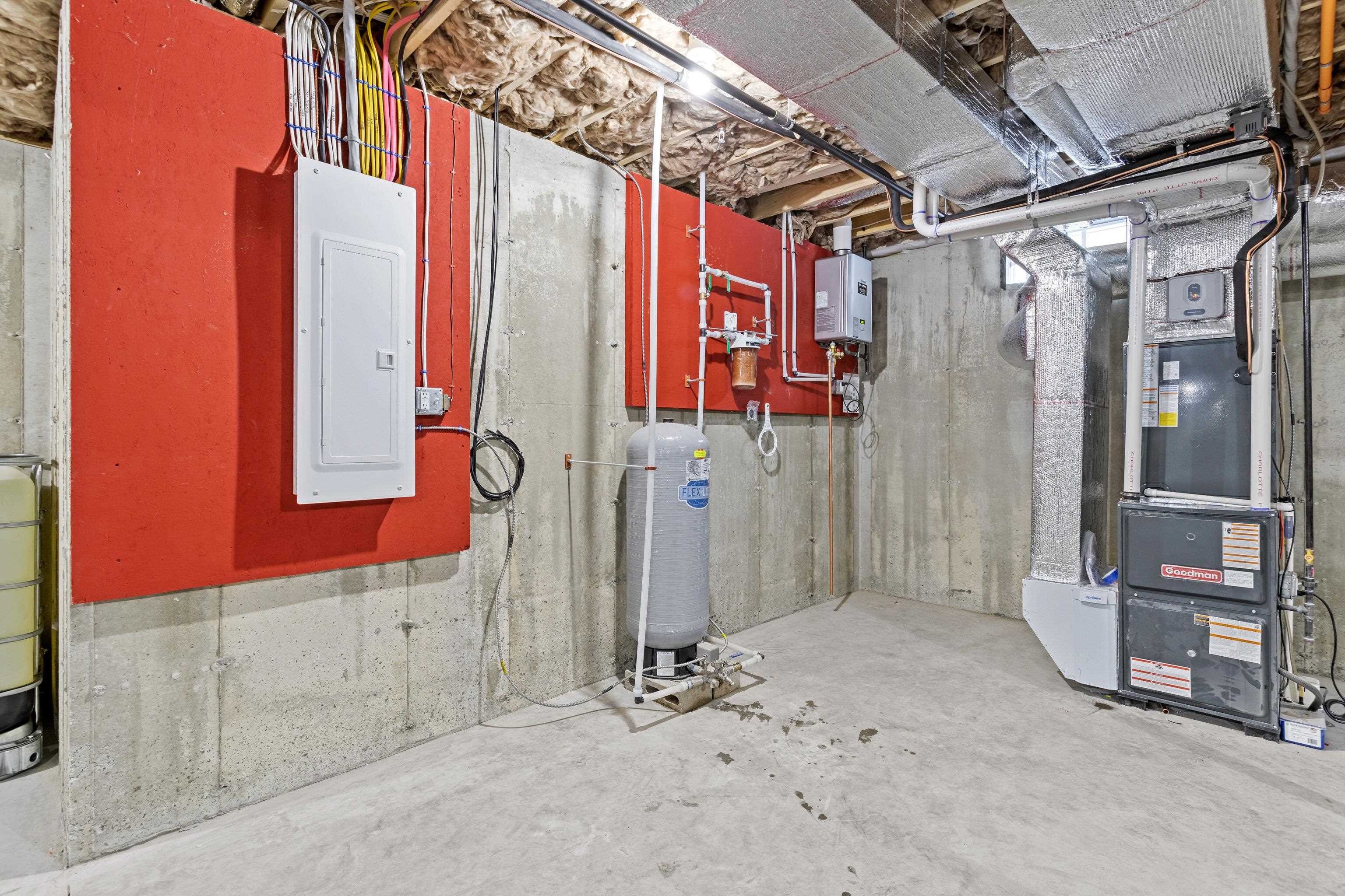 New Boston, New Hampshire, 03070, United States, 5 Bedrooms Bedrooms, ,3 BathroomsBathrooms,Residential,Active,2008344