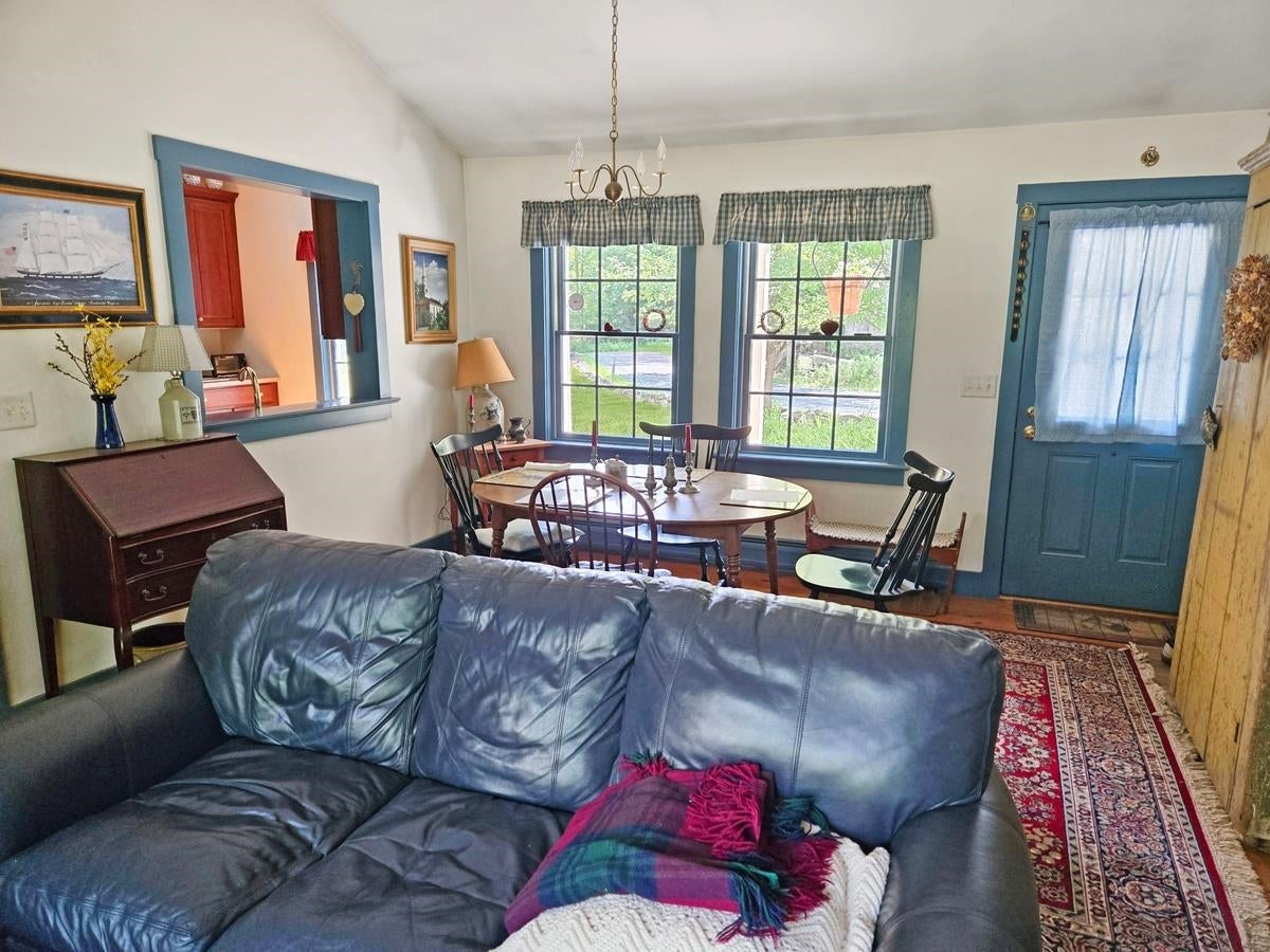 Hartford, Vermont, 05001, United States, 4 Bedrooms Bedrooms, ,4 BathroomsBathrooms,Residential,Active,1941371
