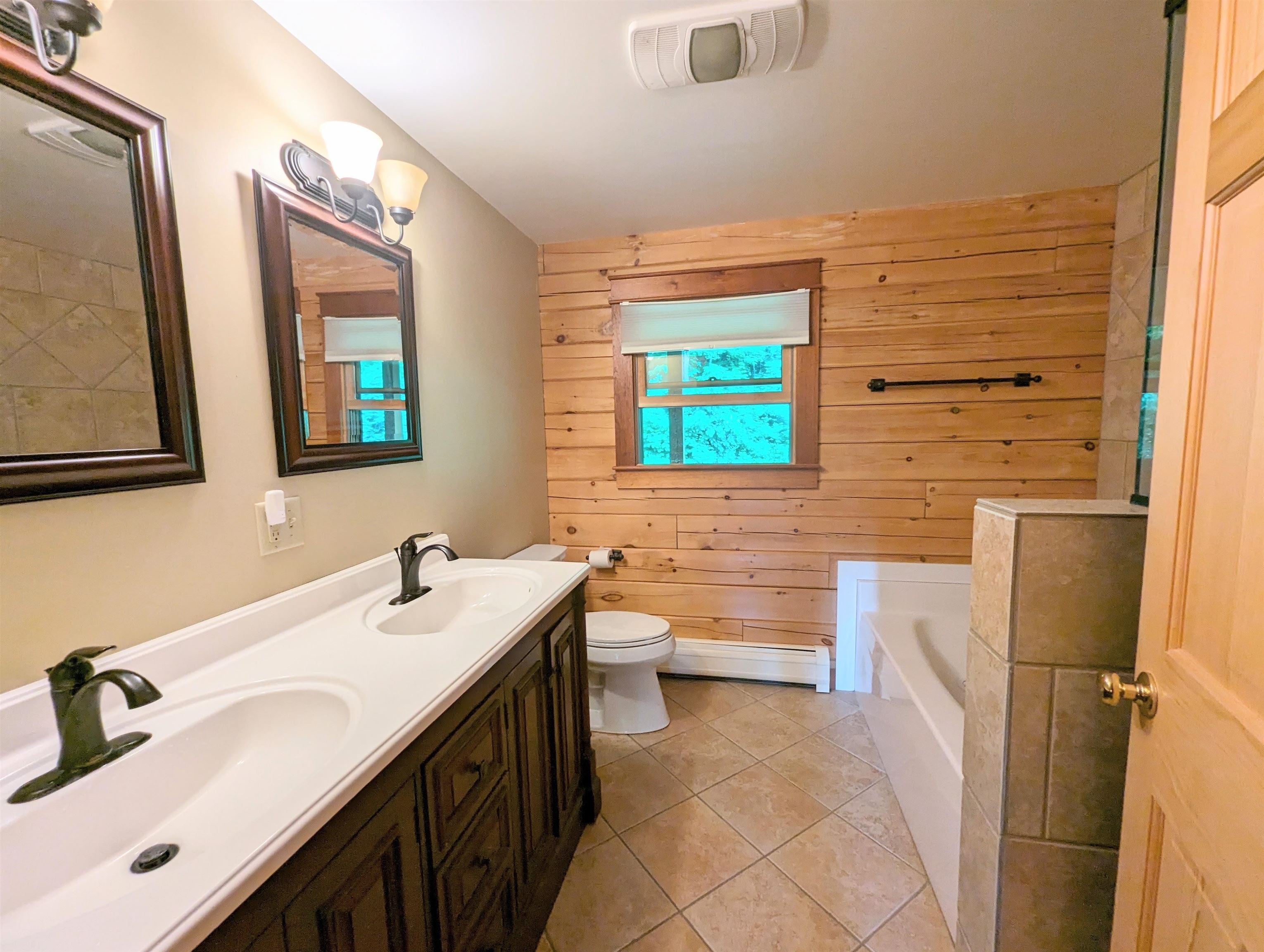 Woodbury, Vermont, 05681, United States, 3 Bedrooms Bedrooms, ,4 BathroomsBathrooms,Residential,Active,1952476