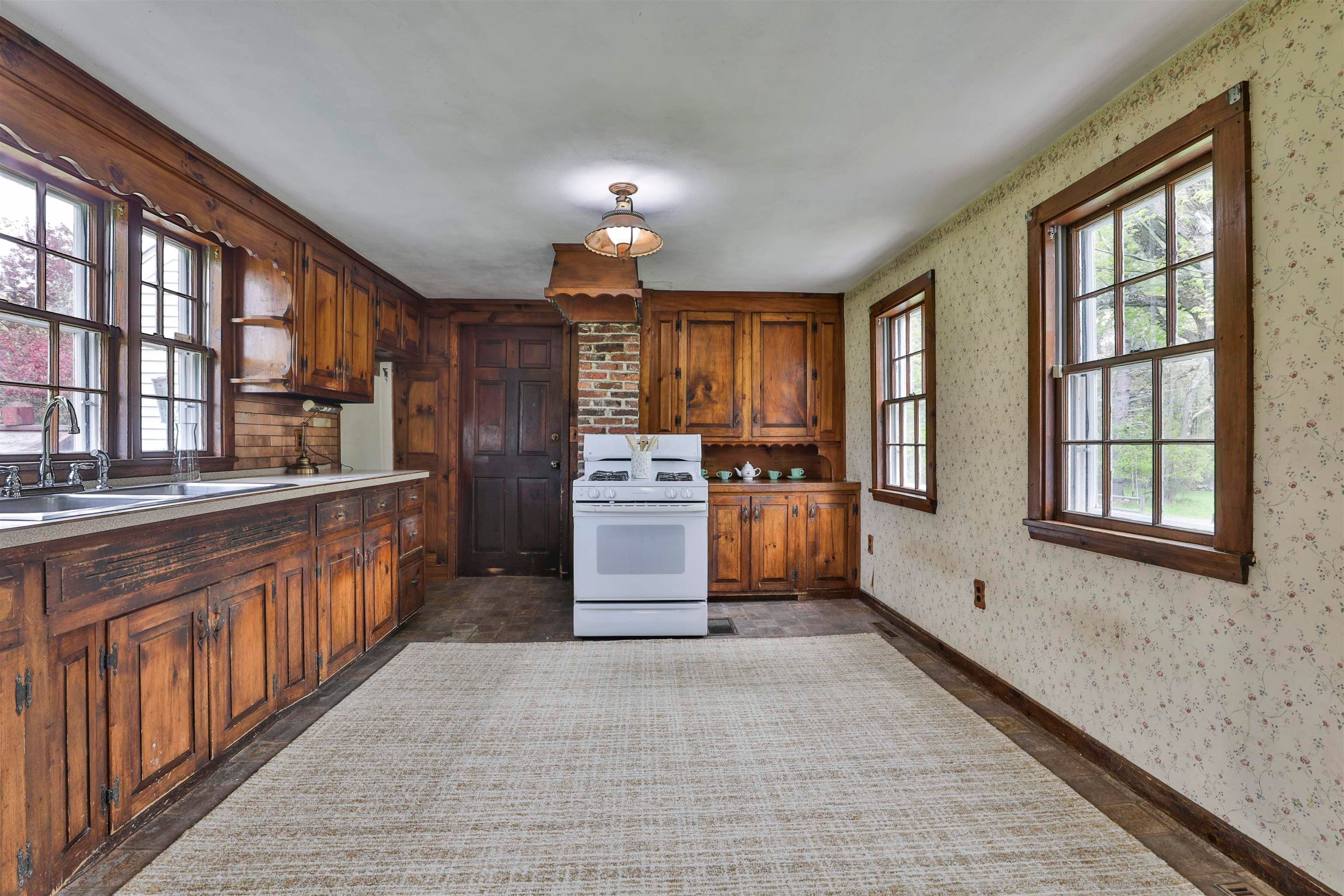 Derry, New Hampshire, 03038, United States, 3 Bedrooms Bedrooms, ,2 BathroomsBathrooms,Residential,Pending,2045748