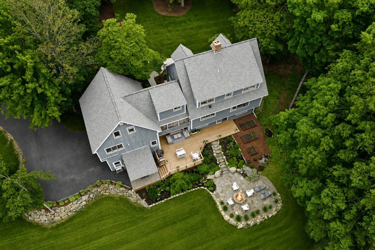 Meredith, New Hampshire, 03253, United States, 4 Bedrooms Bedrooms, ,5 BathroomsBathrooms,Residential,Pending,2045598