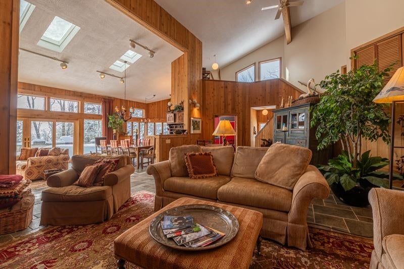 Peru, Vermont, 05152, United States, 5 Bedrooms Bedrooms, ,5 BathroomsBathrooms,Residential,Active,2014570