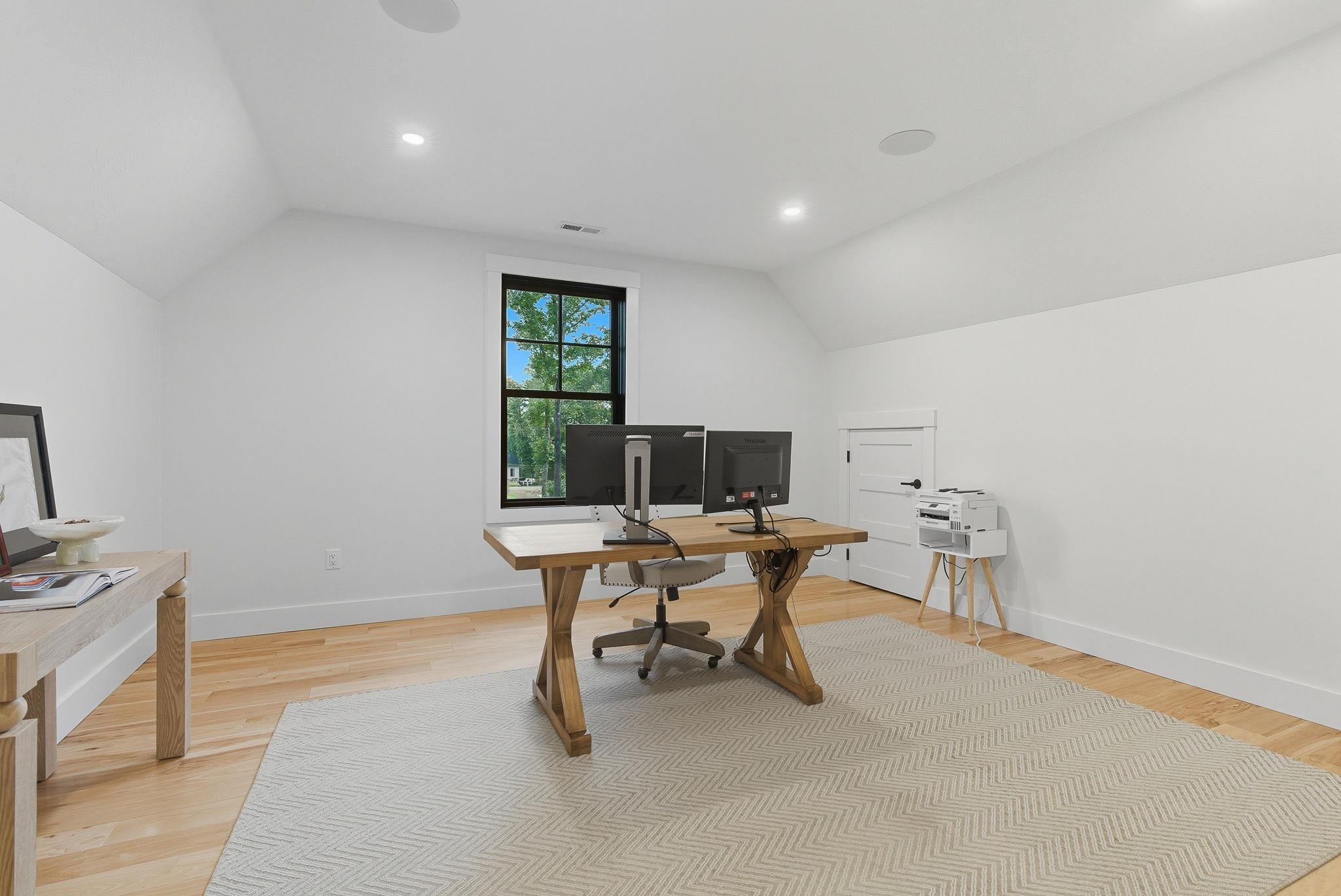Hollis, New Hampshire, 03049, United States, 4 Bedrooms Bedrooms, ,3 BathroomsBathrooms,Residential,Active,1945249
