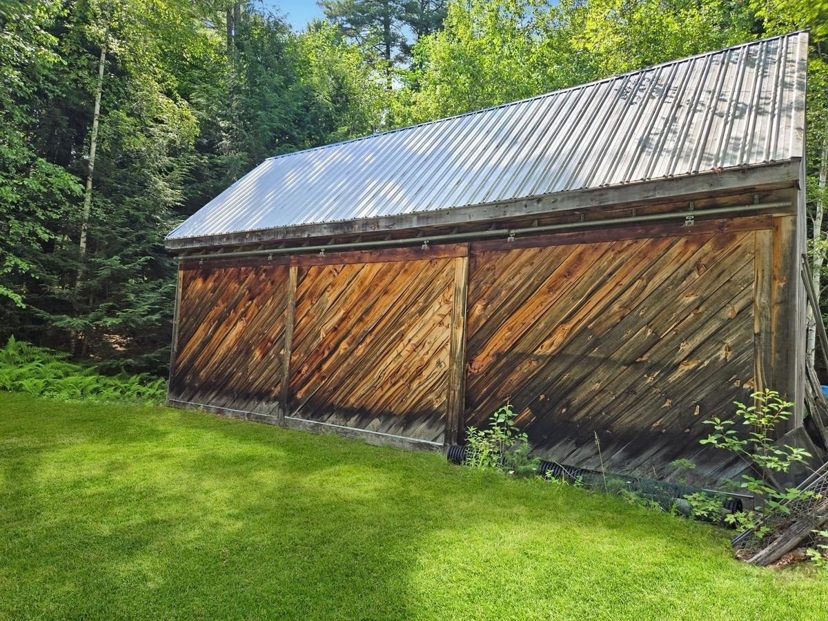 Hartford, Vermont, 05001, United States, 4 Bedrooms Bedrooms, ,4 BathroomsBathrooms,Residential,Active,1941371