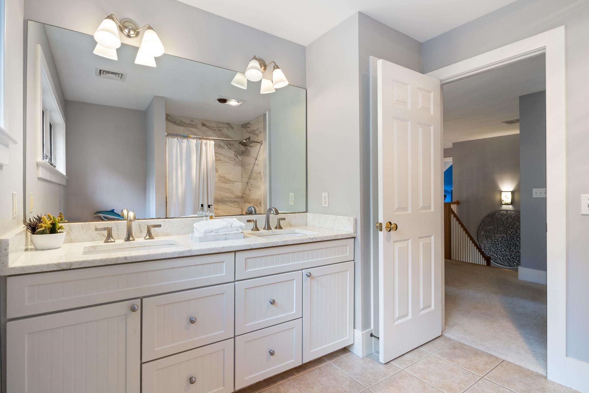 Stratham, New Hampshire, 03885, United States, 4 Bedrooms Bedrooms, ,4 BathroomsBathrooms,Residential,Active,2045550