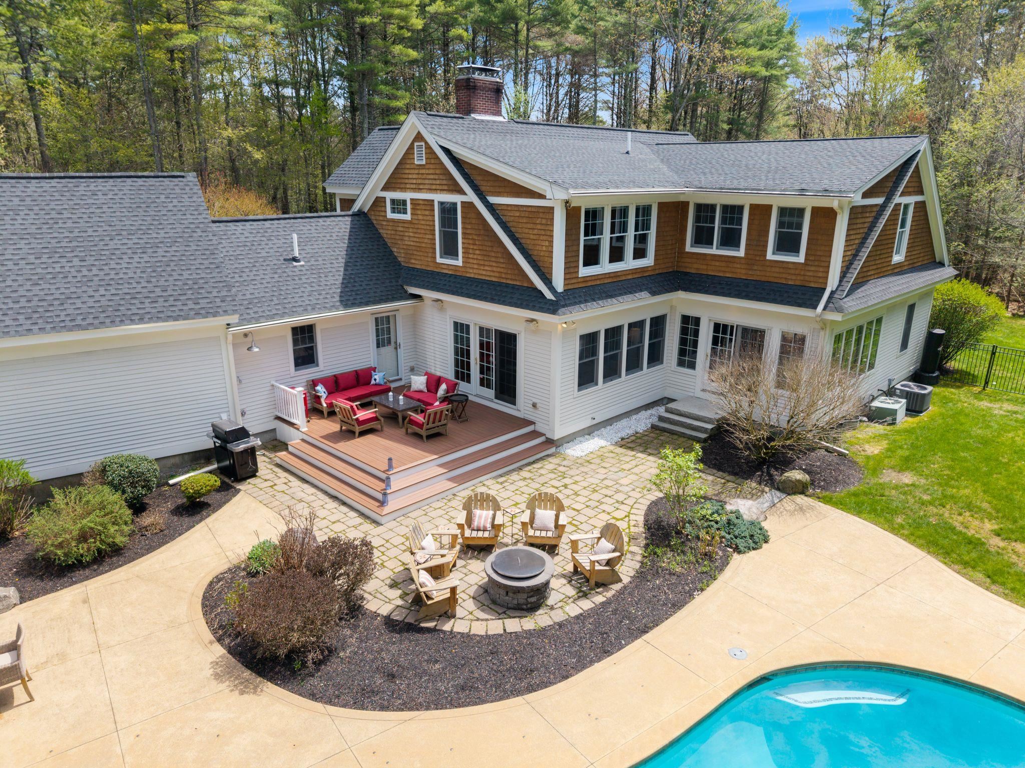 Stratham, New Hampshire, 03885, United States, 4 Bedrooms Bedrooms, ,4 BathroomsBathrooms,Residential,Active,2045550