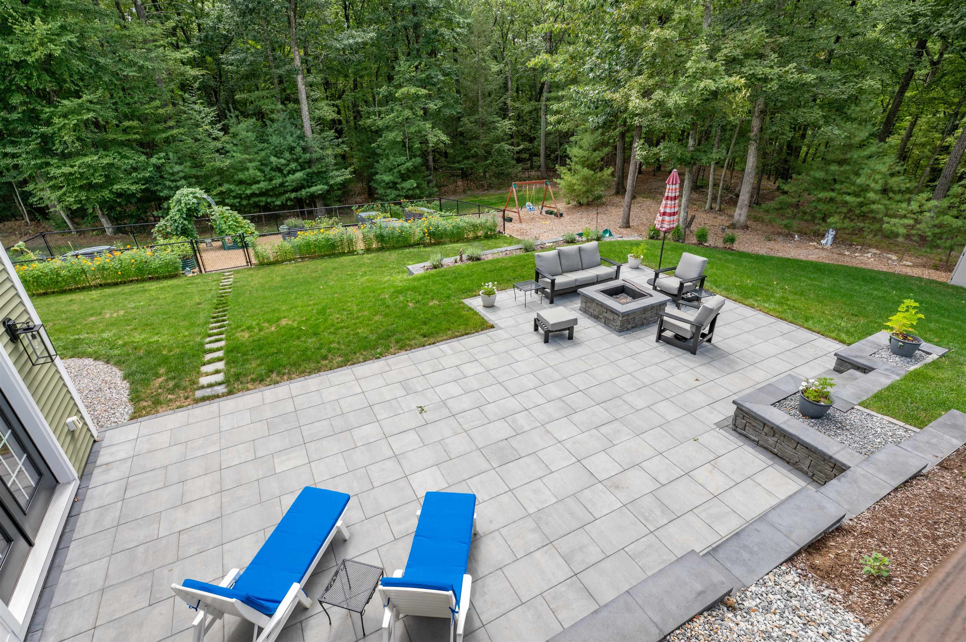 Hollis, New Hampshire, 03049, United States, 4 Bedrooms Bedrooms, ,3 BathroomsBathrooms,Residential,Active,1927665