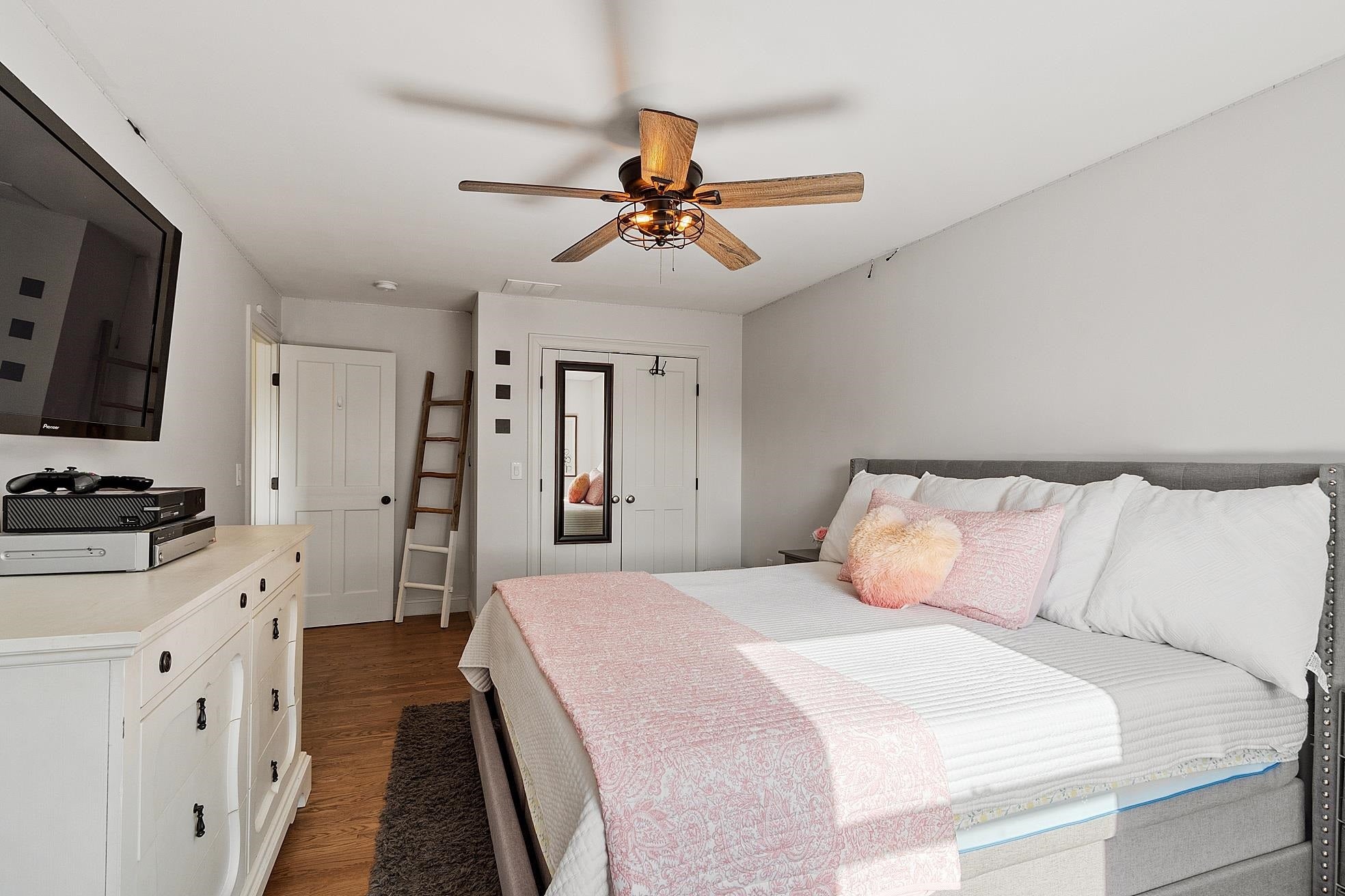 Hollis, New Hampshire, 03049, United States, 4 Bedrooms Bedrooms, ,3 BathroomsBathrooms,Residential,Active,1739736