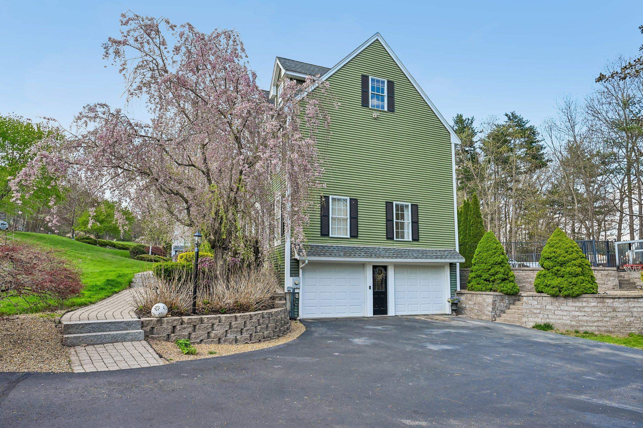 Windham, New Hampshire, 03087, United States, 4 Bedrooms Bedrooms, ,3 BathroomsBathrooms,Residential,Active,2044185