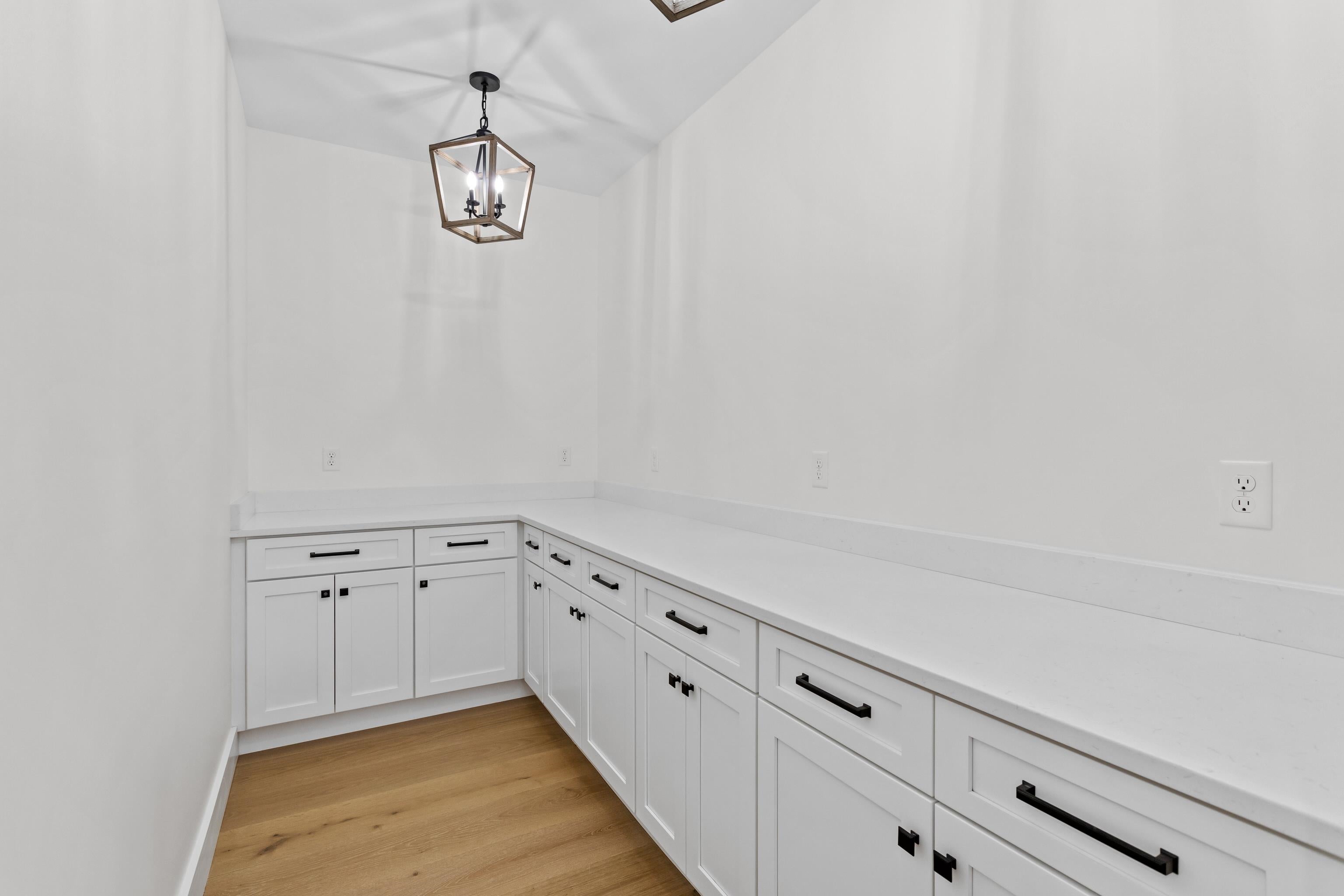 New Boston, New Hampshire, 03070, United States, 5 Bedrooms Bedrooms, ,3 BathroomsBathrooms,Residential,Active,2008344