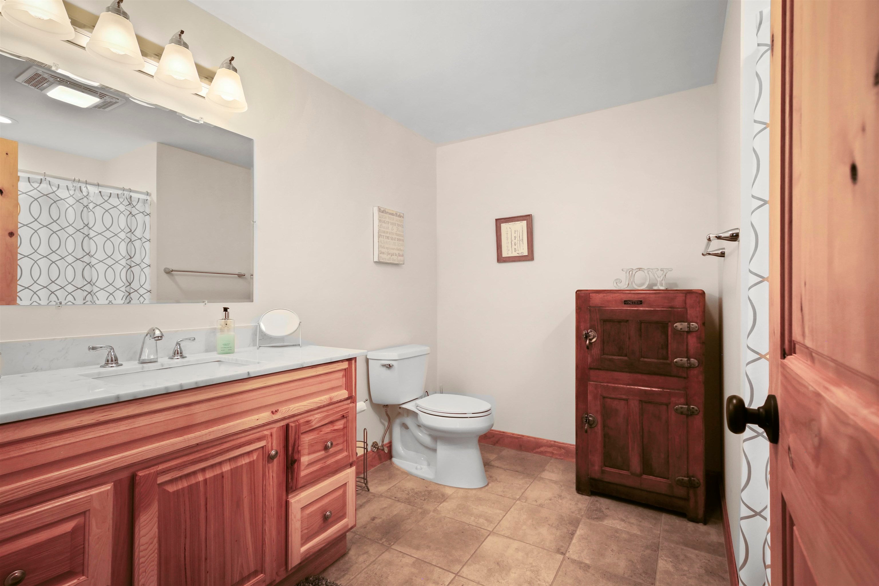 Killington, Vermont, 05751, United States, 3 Bedrooms Bedrooms, ,3 BathroomsBathrooms,Residential,Active,1884979
