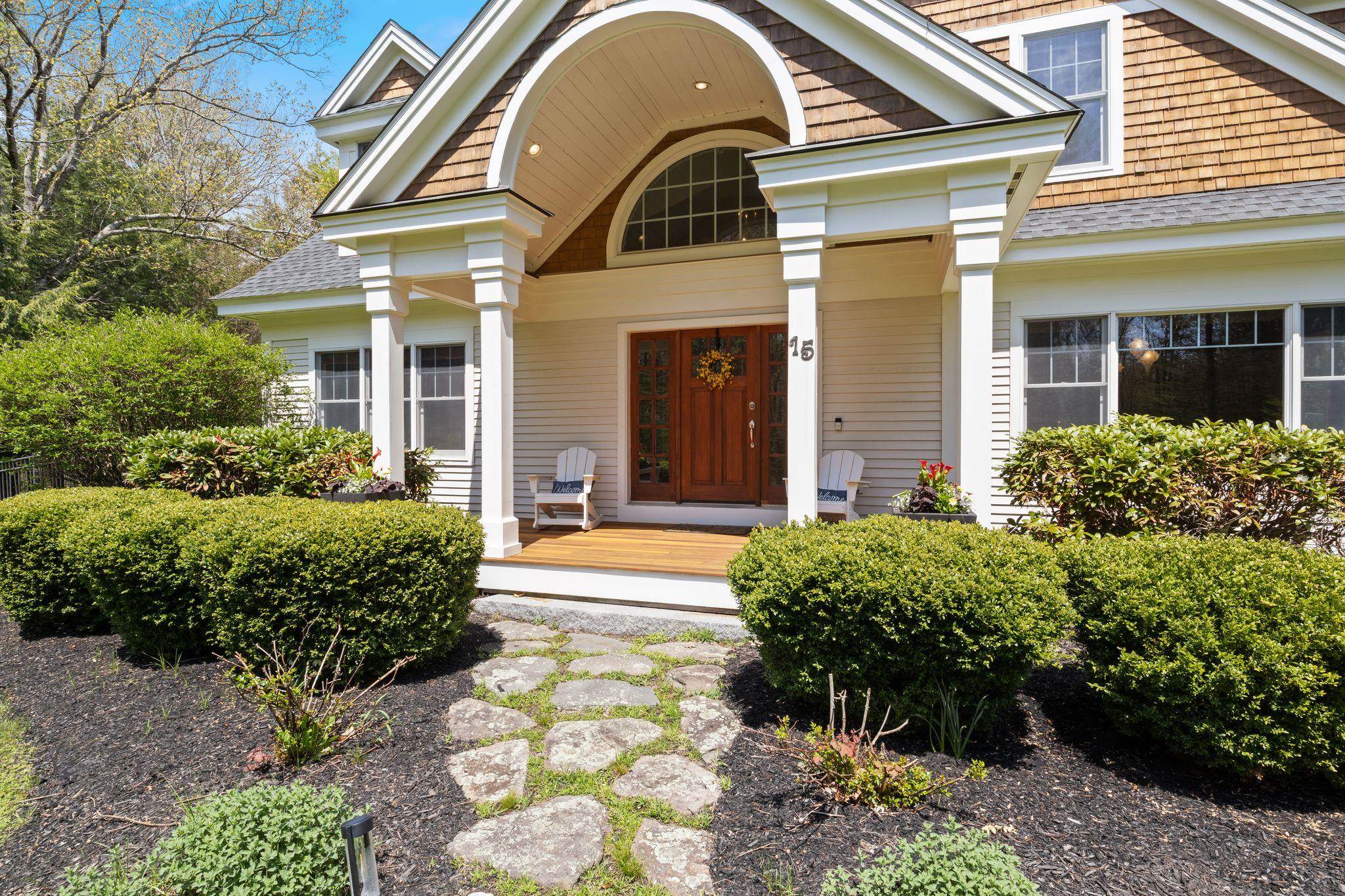 Stratham, New Hampshire, 03885, United States, 4 Bedrooms Bedrooms, ,4 BathroomsBathrooms,Residential,Active,2045550