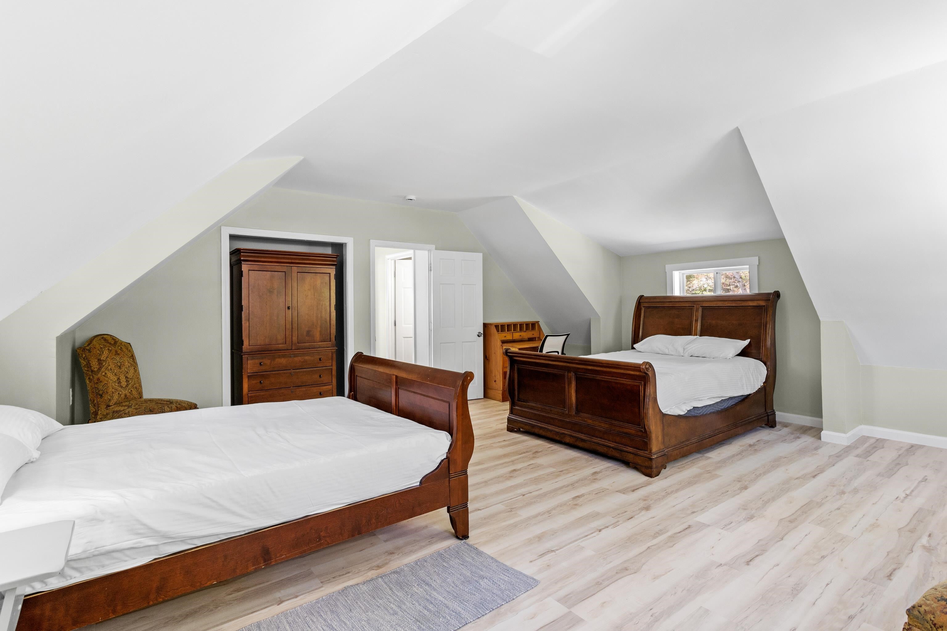 Moultonborough, New Hampshire, 03254, United States, 6 Bedrooms Bedrooms, ,3 BathroomsBathrooms,Residential,Active,1798037