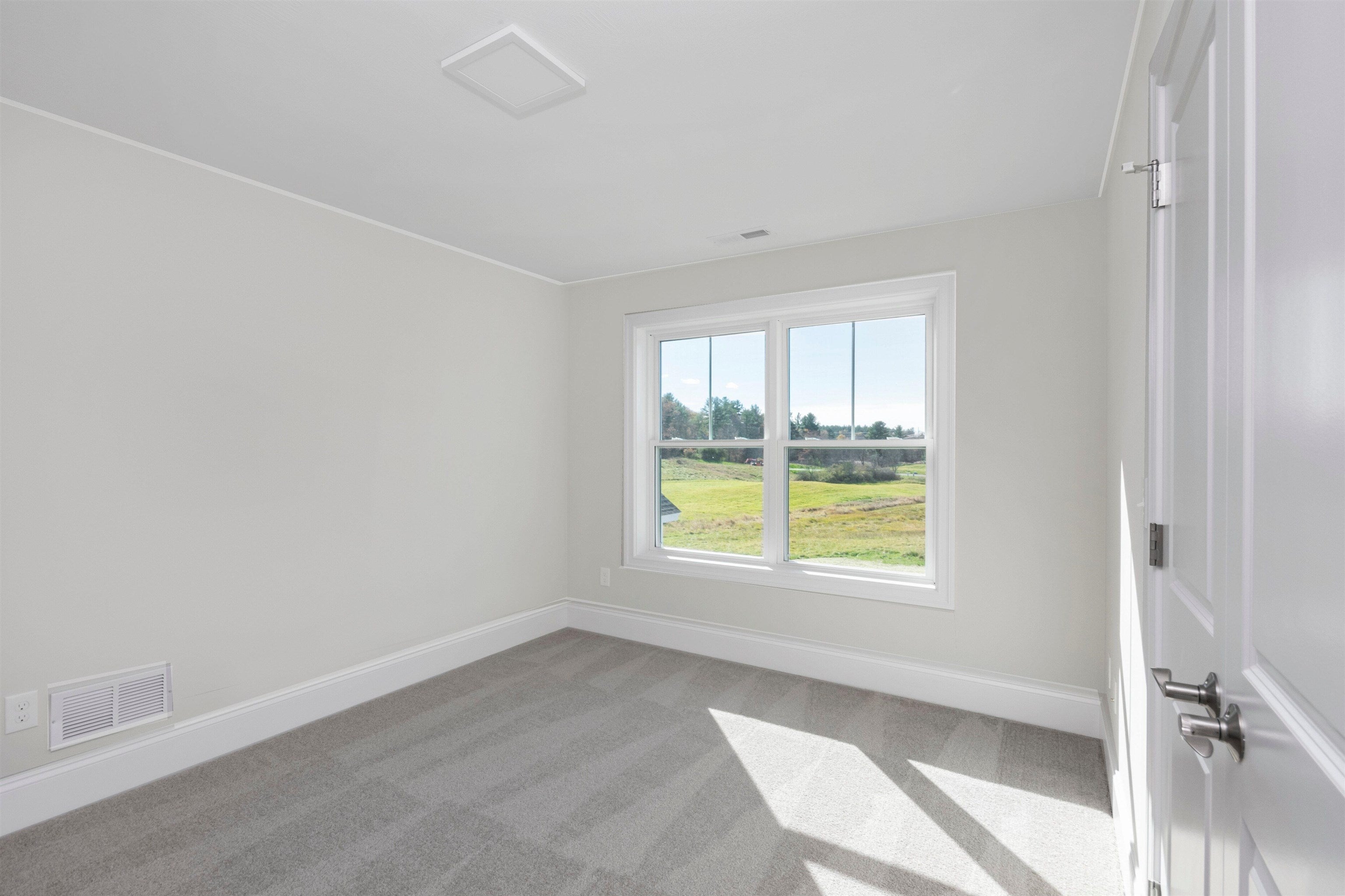 Hudson, New Hampshire, 03051, United States, 5 Bedrooms Bedrooms, ,4 BathroomsBathrooms,Residential,Active,1945207