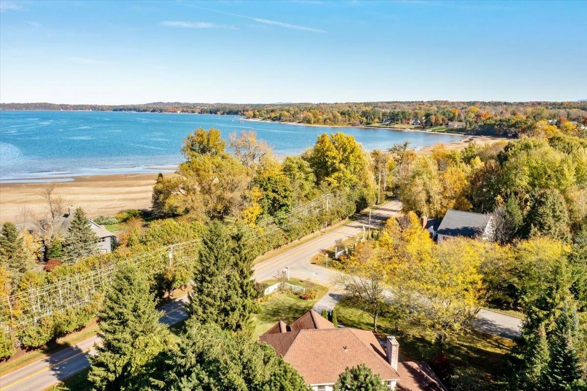 Shelburne, Vermont, 05482, United States, 3 Bedrooms Bedrooms, ,4 BathroomsBathrooms,Residential,Active,1962170