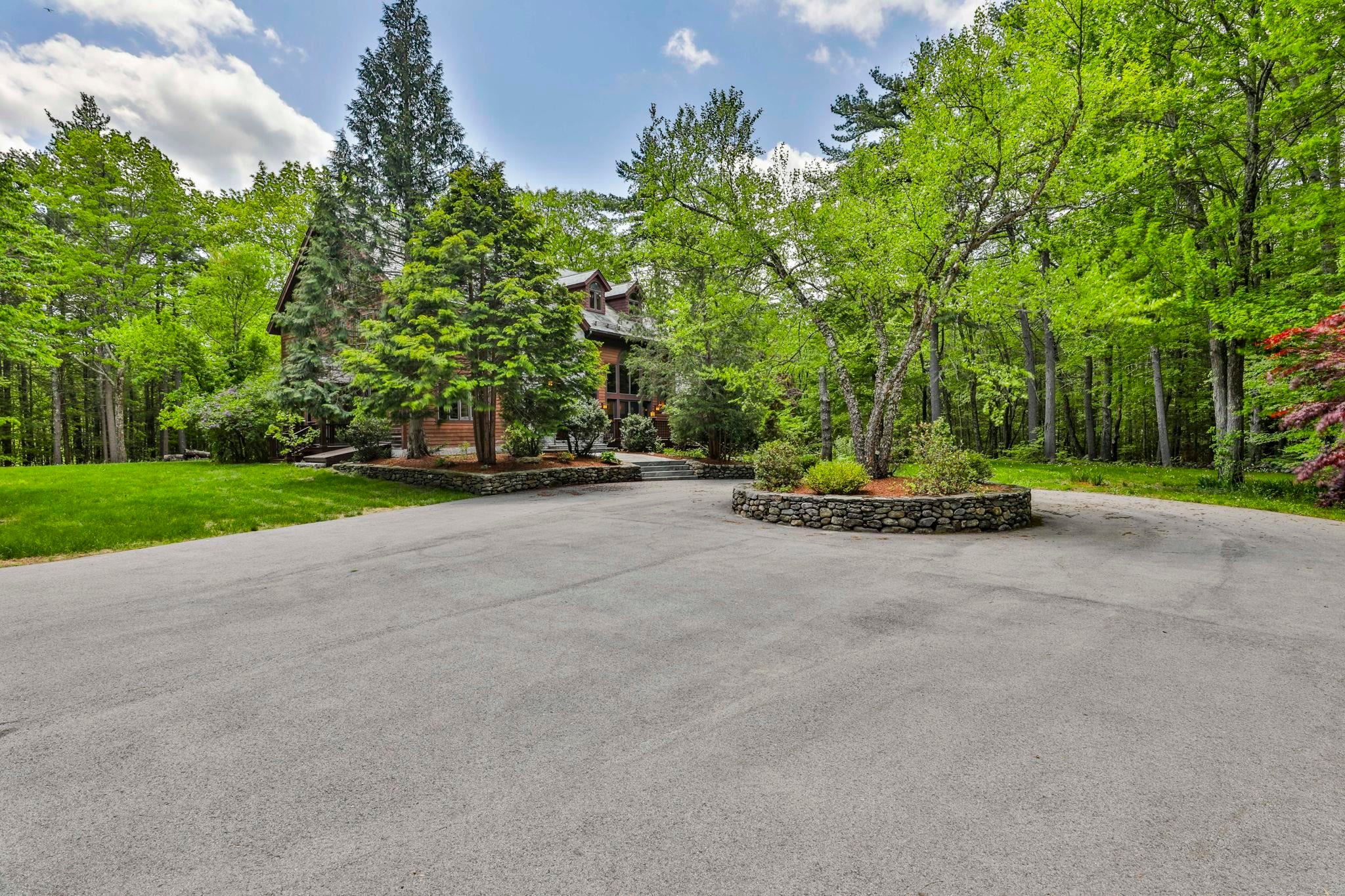 Wilton, New Hampshire, 03086, United States, 5 Bedrooms Bedrooms, ,4 BathroomsBathrooms,Residential,Active,2052126