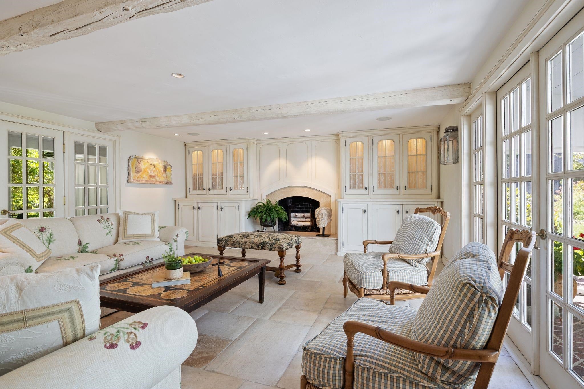 Hampton Falls, New Hampshire, 03844, United States, 4 Bedrooms Bedrooms, ,4 BathroomsBathrooms,Residential,Pending,2006809