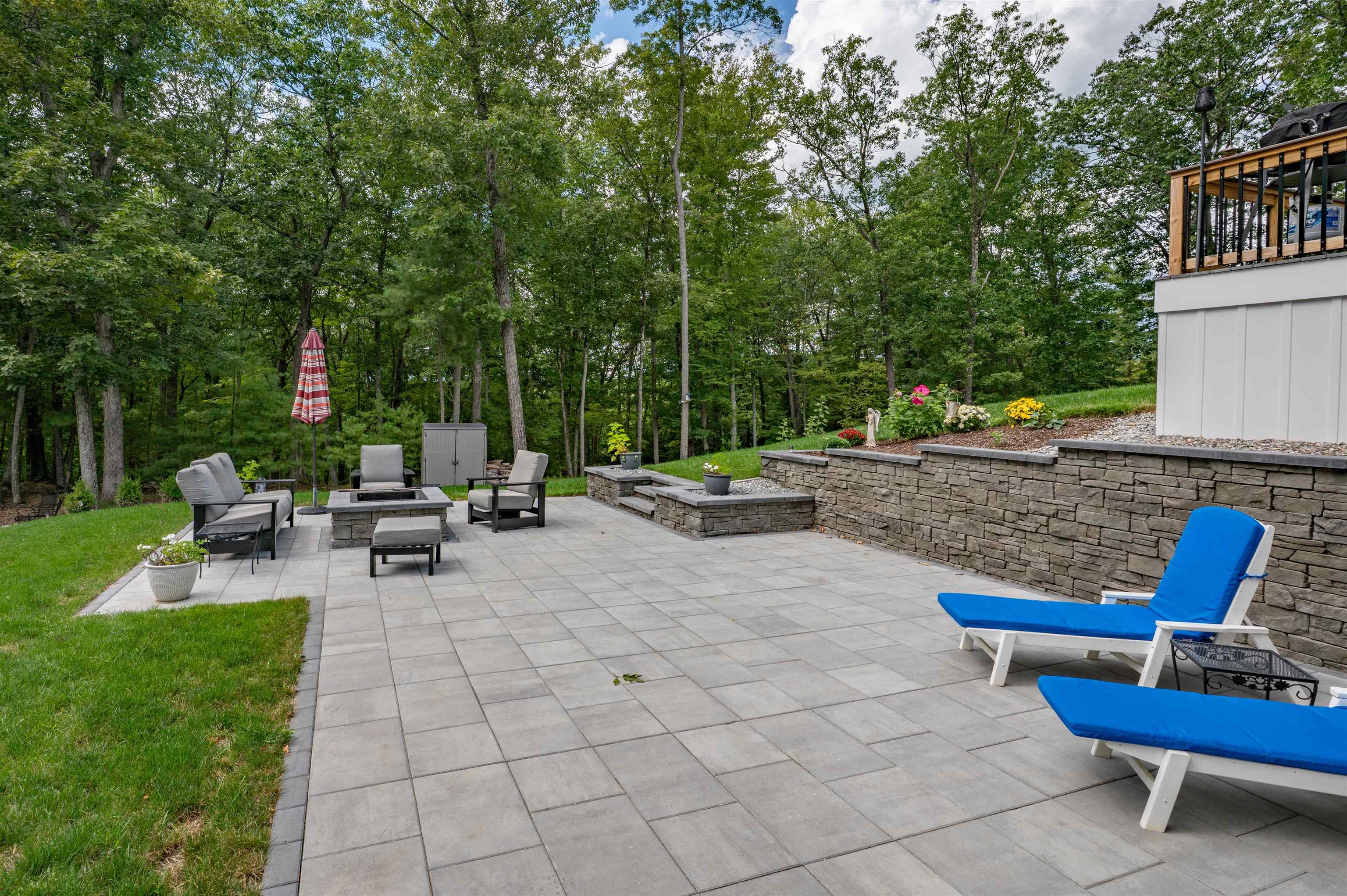 Hollis, New Hampshire, 03049, United States, 4 Bedrooms Bedrooms, ,3 BathroomsBathrooms,Residential,Active,1927665