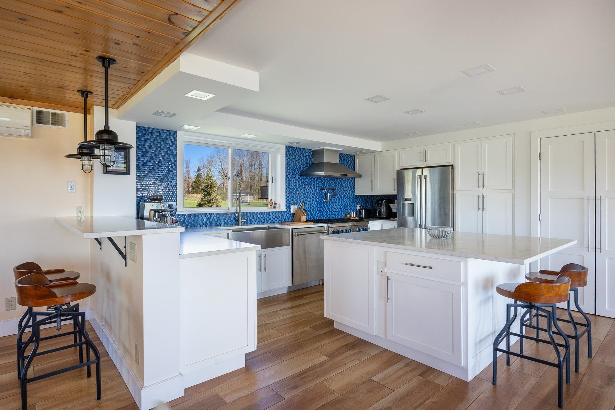 South Hero, Vermont, 05486, United States, 3 Bedrooms Bedrooms, ,5 BathroomsBathrooms,Residential,Active,2045566
