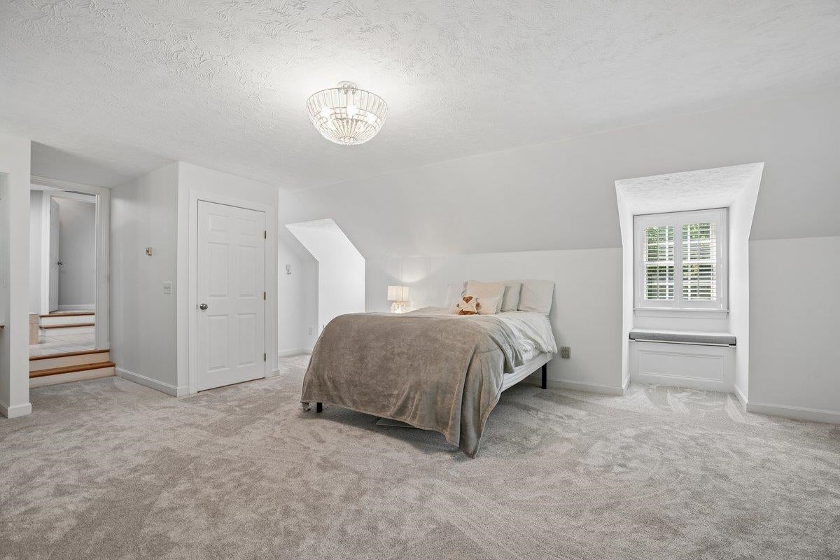 Bedford, New Hampshire, 03110, United States, 5 Bedrooms Bedrooms, ,6 BathroomsBathrooms,Residential,Pending,2051967