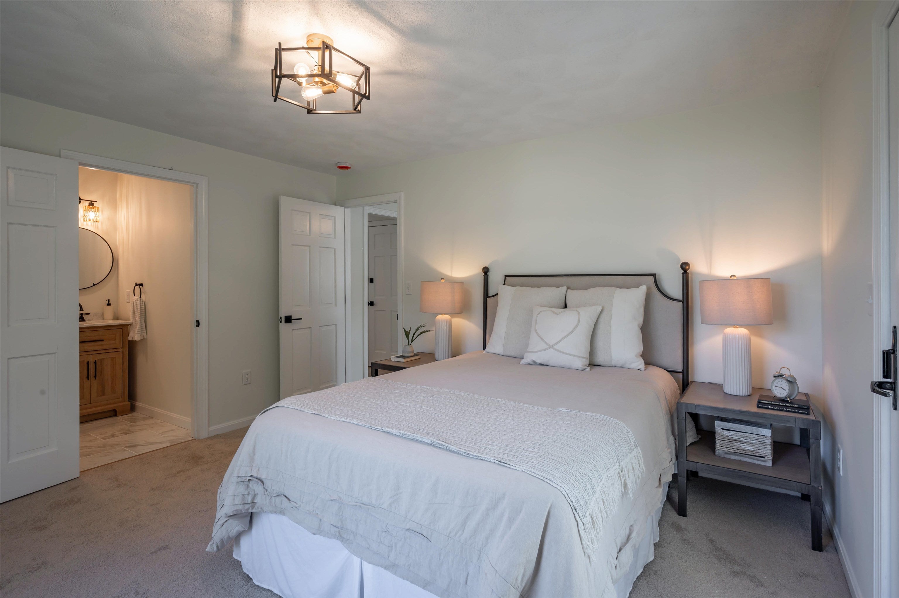 Salem, New Hampshire, 03079, United States, 4 Bedrooms Bedrooms, ,4 BathroomsBathrooms,Residential,Active,1953671