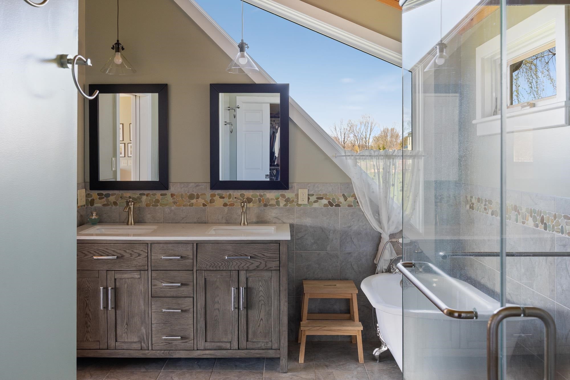 South Hero, Vermont, 05486, United States, 3 Bedrooms Bedrooms, ,5 BathroomsBathrooms,Residential,Active,2045566