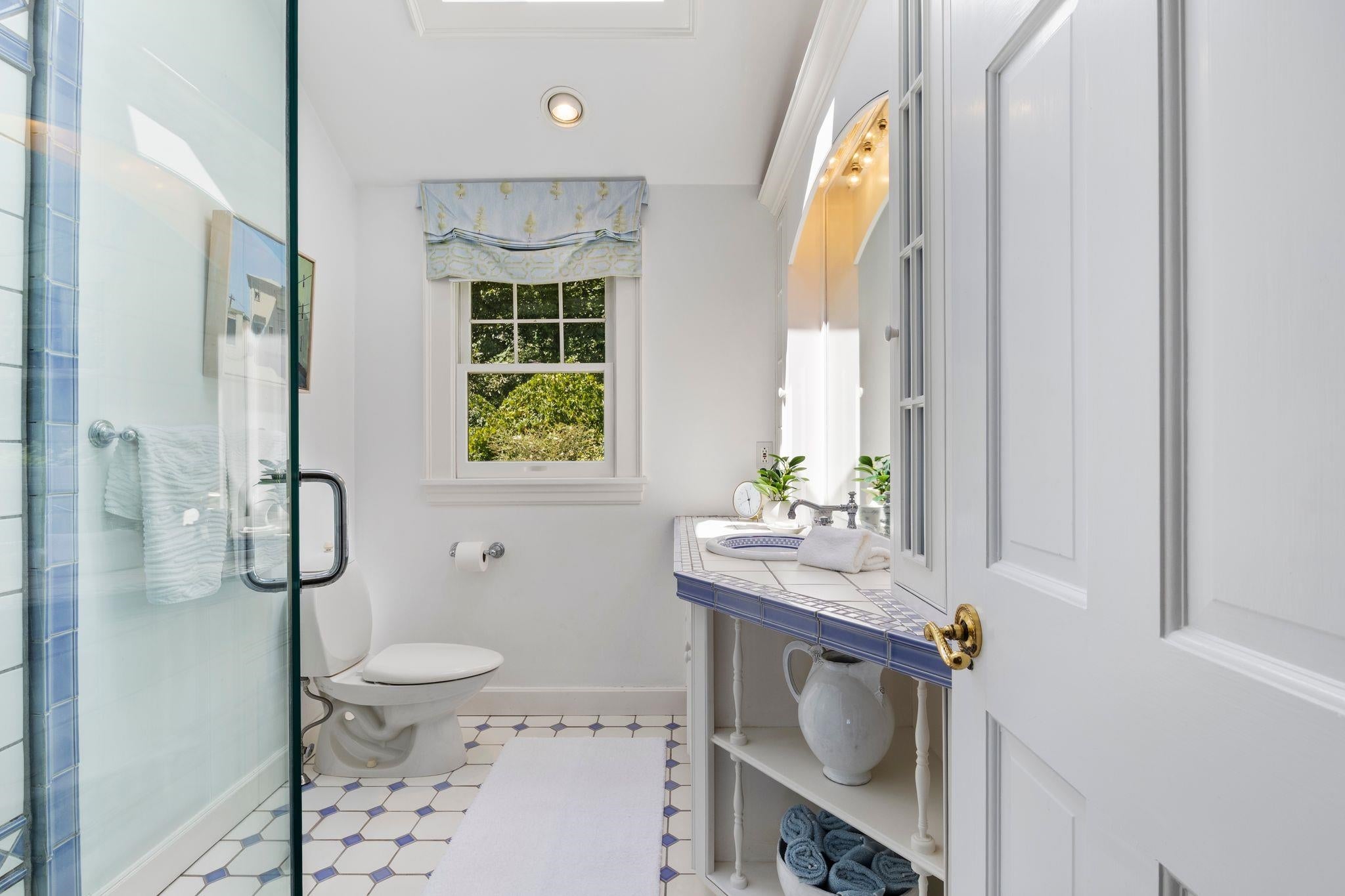 Hampton Falls, New Hampshire, 03844, United States, 4 Bedrooms Bedrooms, ,4 BathroomsBathrooms,Residential,Pending,2006809