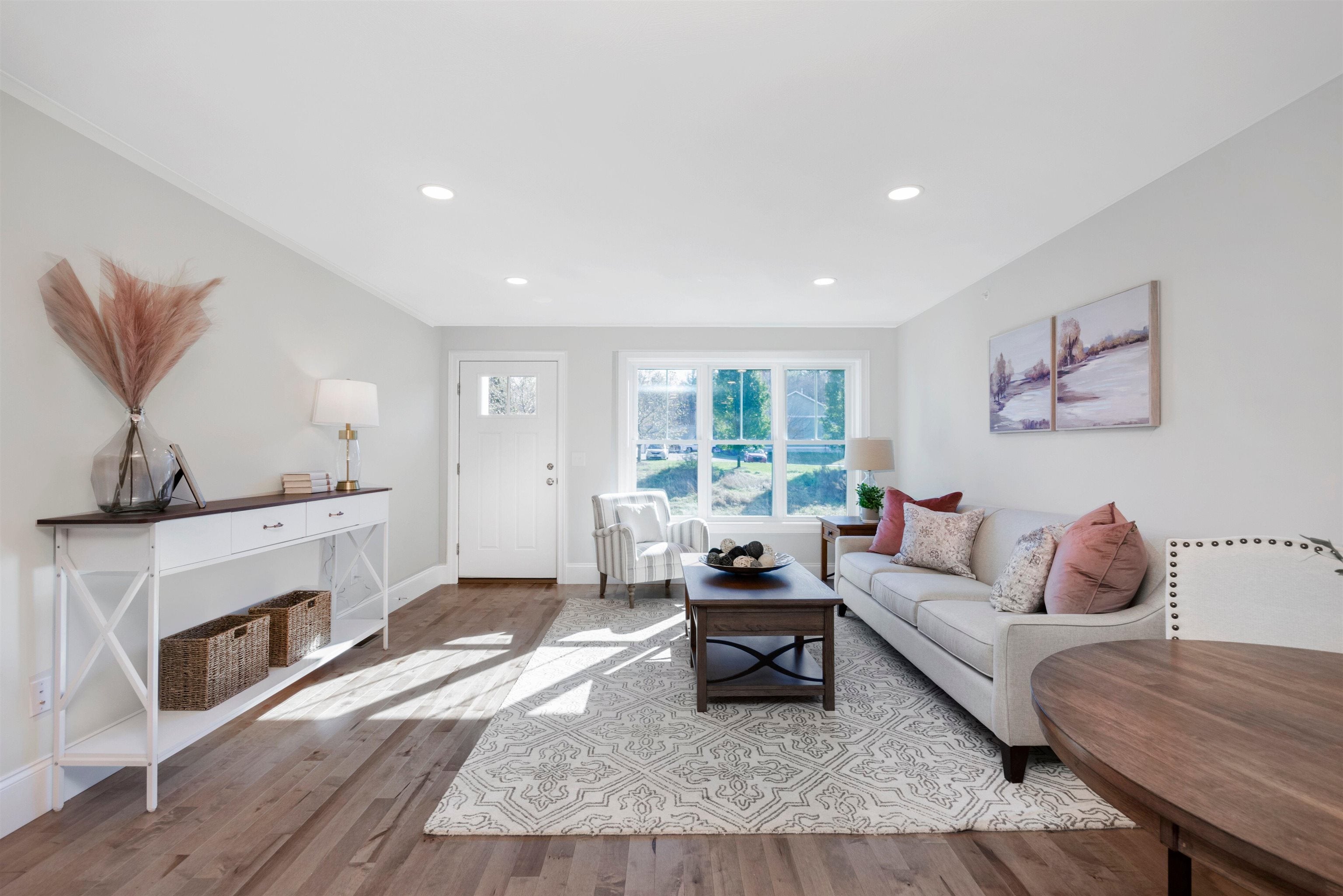 Hudson, New Hampshire, 03051, United States, 5 Bedrooms Bedrooms, ,4 BathroomsBathrooms,Residential,Active,1945207
