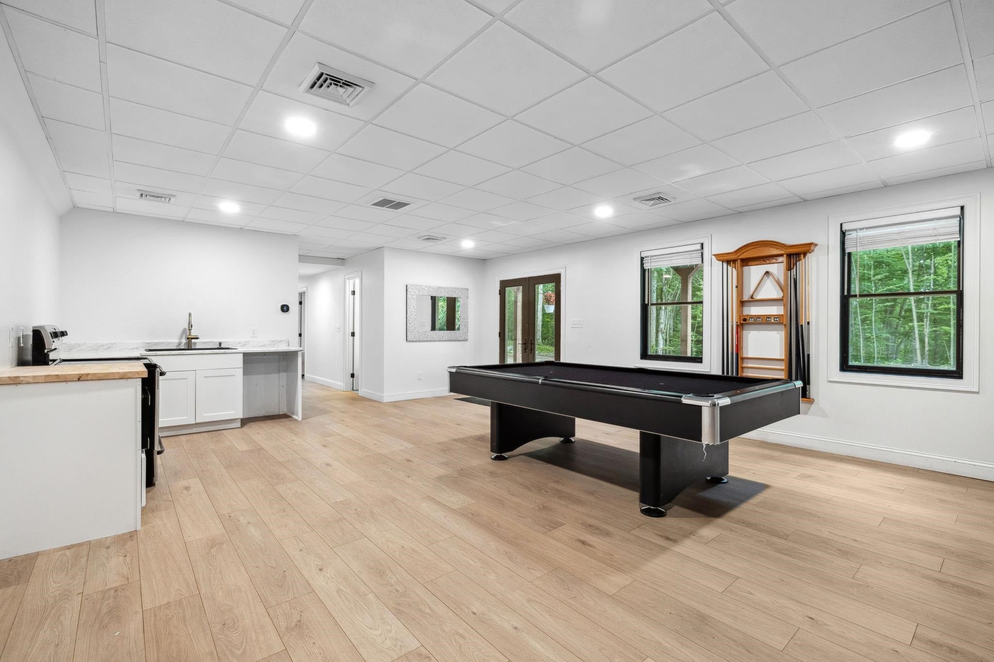 Bedford, New Hampshire, 03110, United States, 7 Bedrooms Bedrooms, ,6 BathroomsBathrooms,Residential,Active,1703132