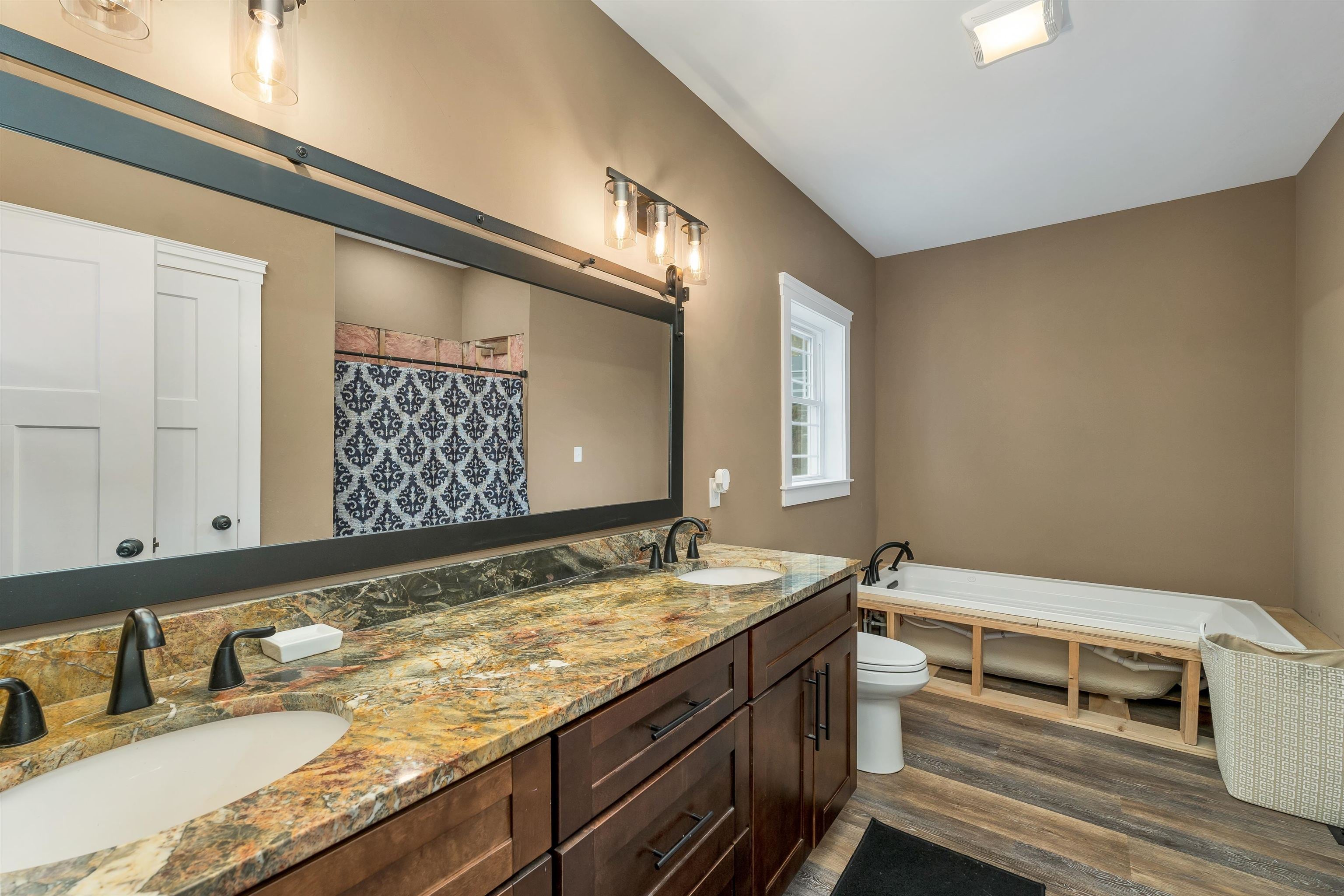 Laconia, New Hampshire, 03246, United States, 4 Bedrooms Bedrooms, ,4 BathroomsBathrooms,Residential,Active,1985603