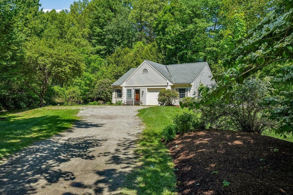 Bedford, New Hampshire, 03110, United States, 5 Bedrooms Bedrooms, ,6 BathroomsBathrooms,Residential,Pending,2051967