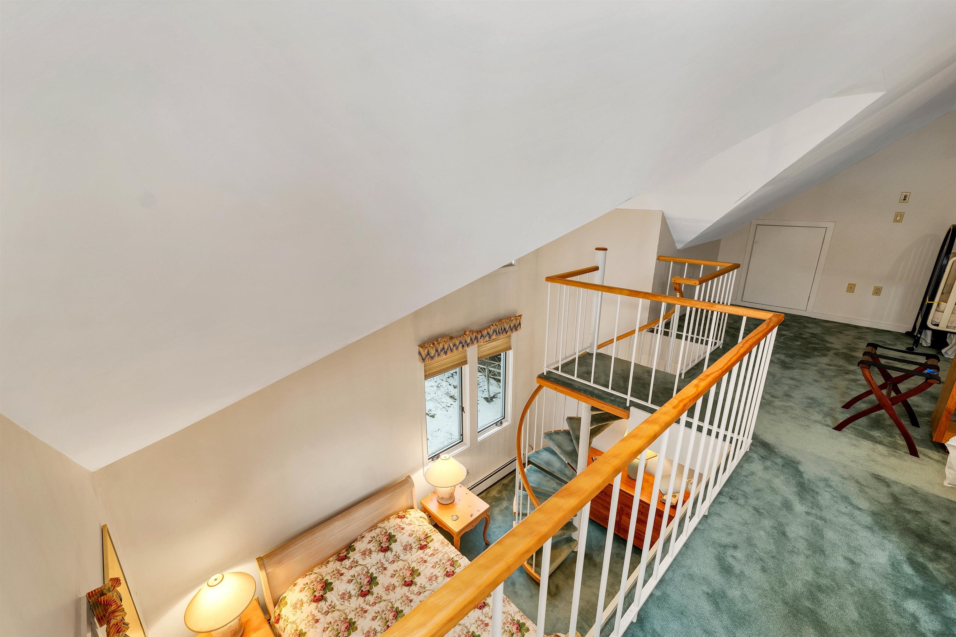 Hebron, New Hampshire, 03241, United States, 4 Bedrooms Bedrooms, ,4 BathroomsBathrooms,Residential,Pending,2009160