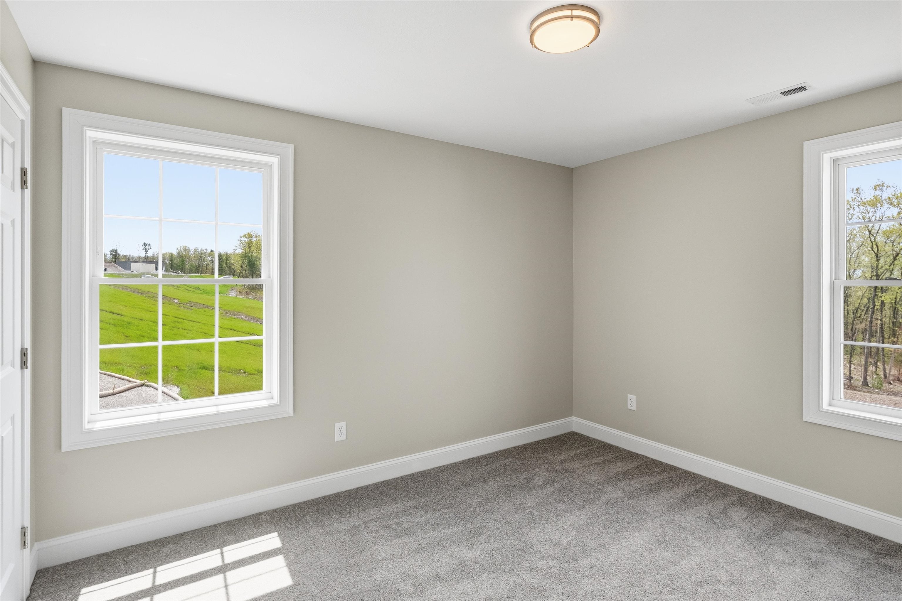 Derry, New Hampshire, 03038, United States, 4 Bedrooms Bedrooms, ,3 BathroomsBathrooms,Residential,Active,1992291