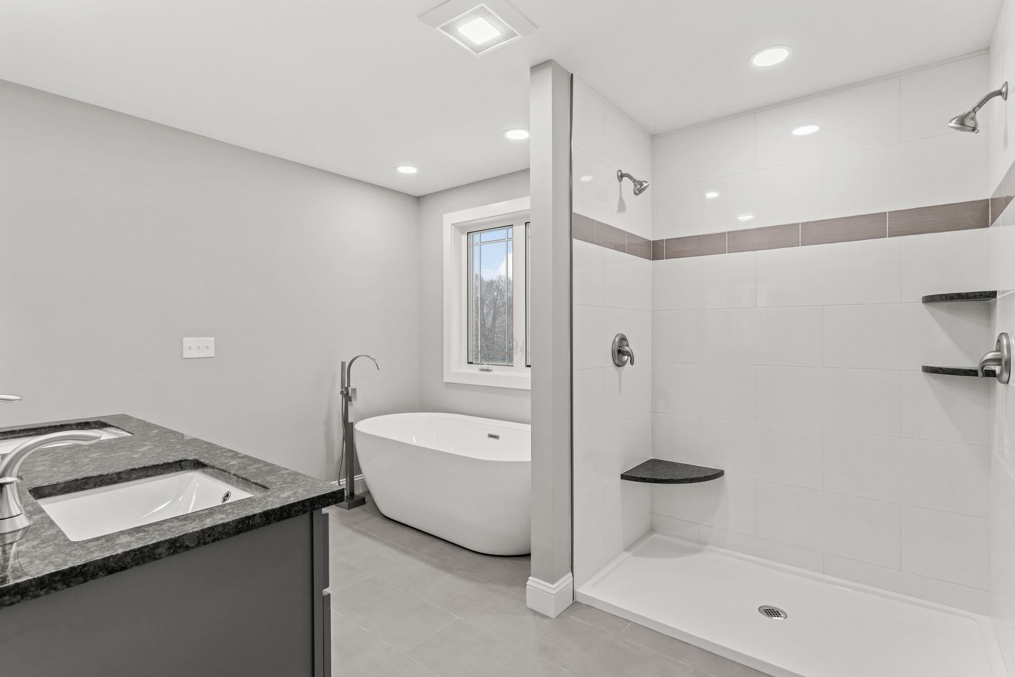 Auburn, New Hampshire, 03032, United States, 4 Bedrooms Bedrooms, ,4 BathroomsBathrooms,Residential,Active,2001063