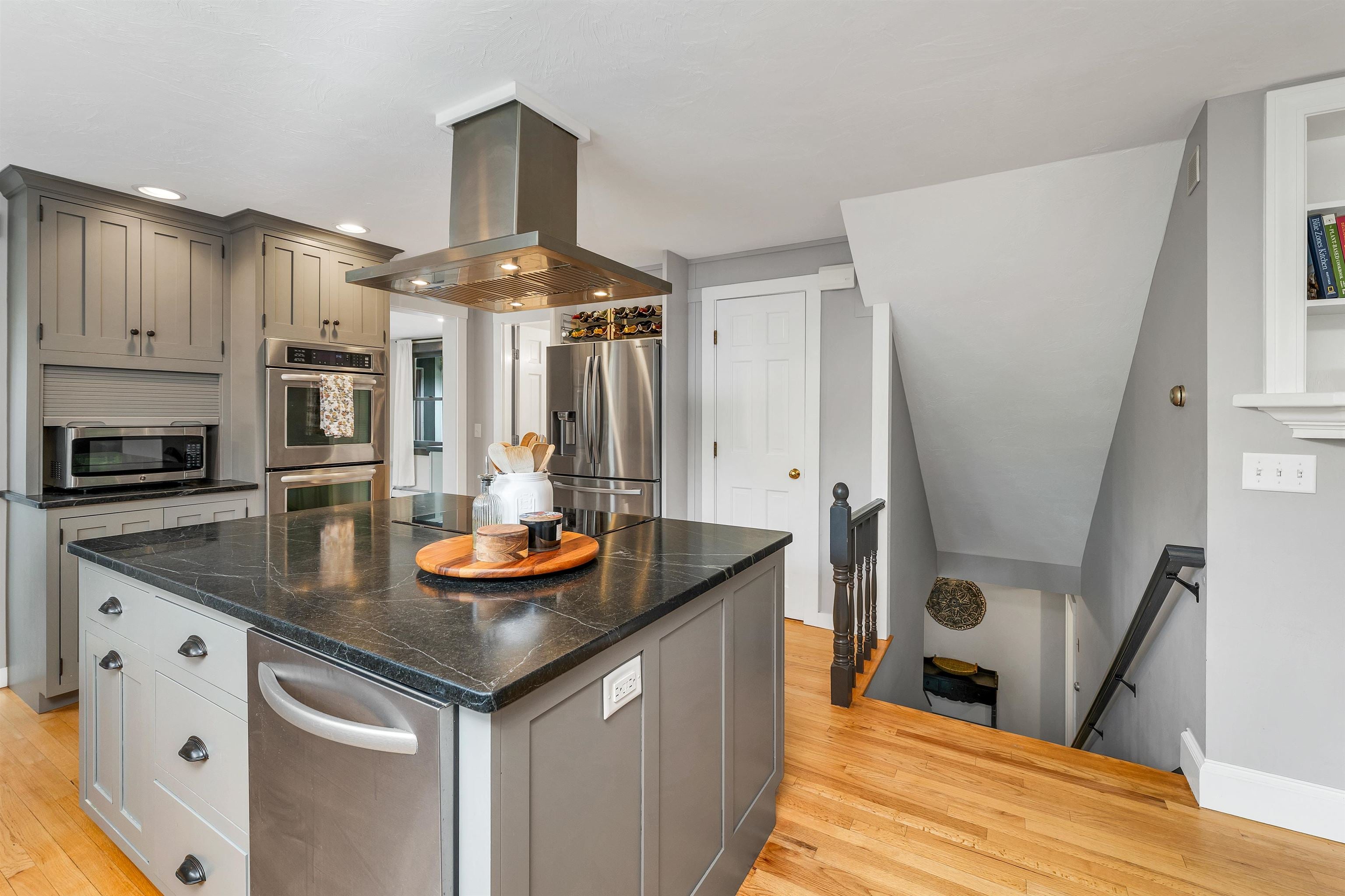 Meredith, New Hampshire, 03253, United States, 4 Bedrooms Bedrooms, ,5 BathroomsBathrooms,Residential,Pending,2045598