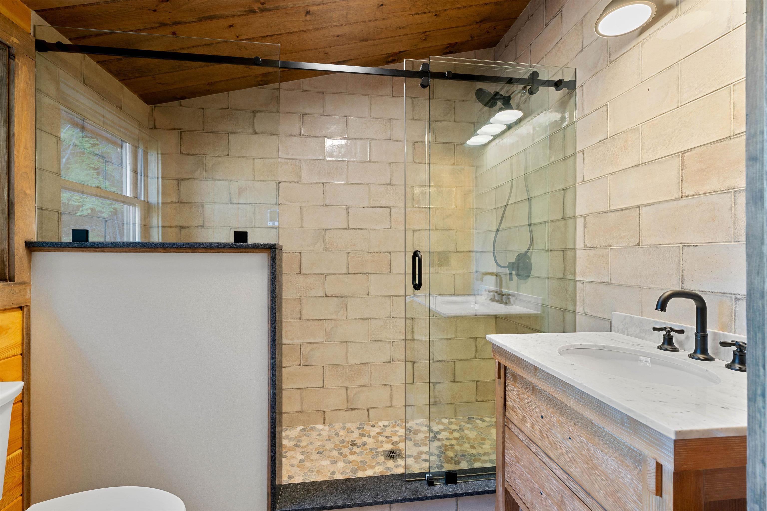 Bridgton, Maine, 04009, United States, 4 Bedrooms Bedrooms, ,2 BathroomsBathrooms,Residential,Active,1960142