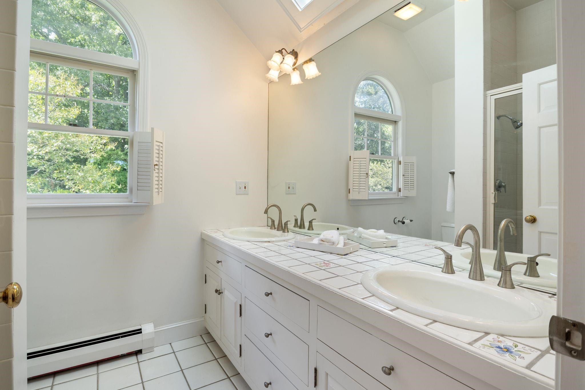 Hampton Falls, New Hampshire, 03844, United States, 4 Bedrooms Bedrooms, ,4 BathroomsBathrooms,Residential,Pending,2006809