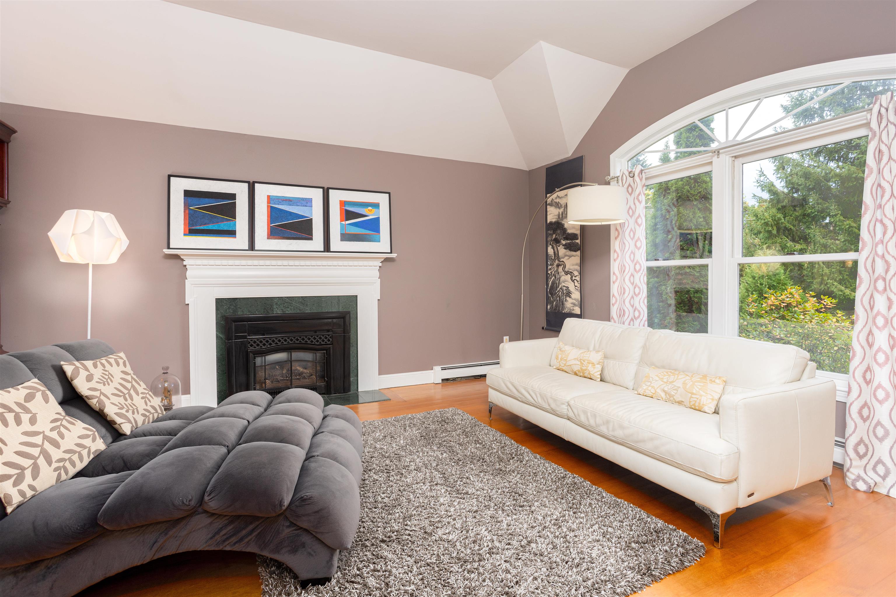 Shelburne, Vermont, 05482, United States, 3 Bedrooms Bedrooms, ,4 BathroomsBathrooms,Residential,Active,1962170