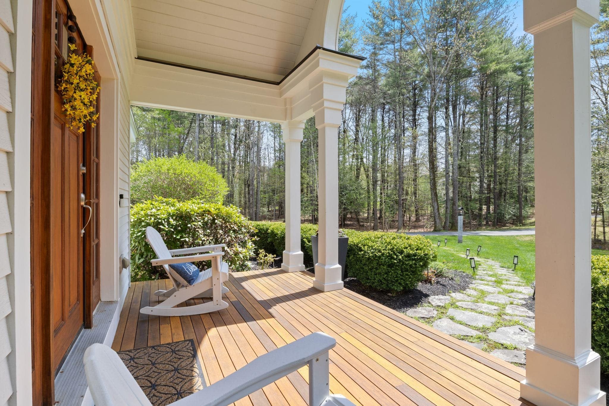 Stratham, New Hampshire, 03885, United States, 4 Bedrooms Bedrooms, ,4 BathroomsBathrooms,Residential,Active,2045550