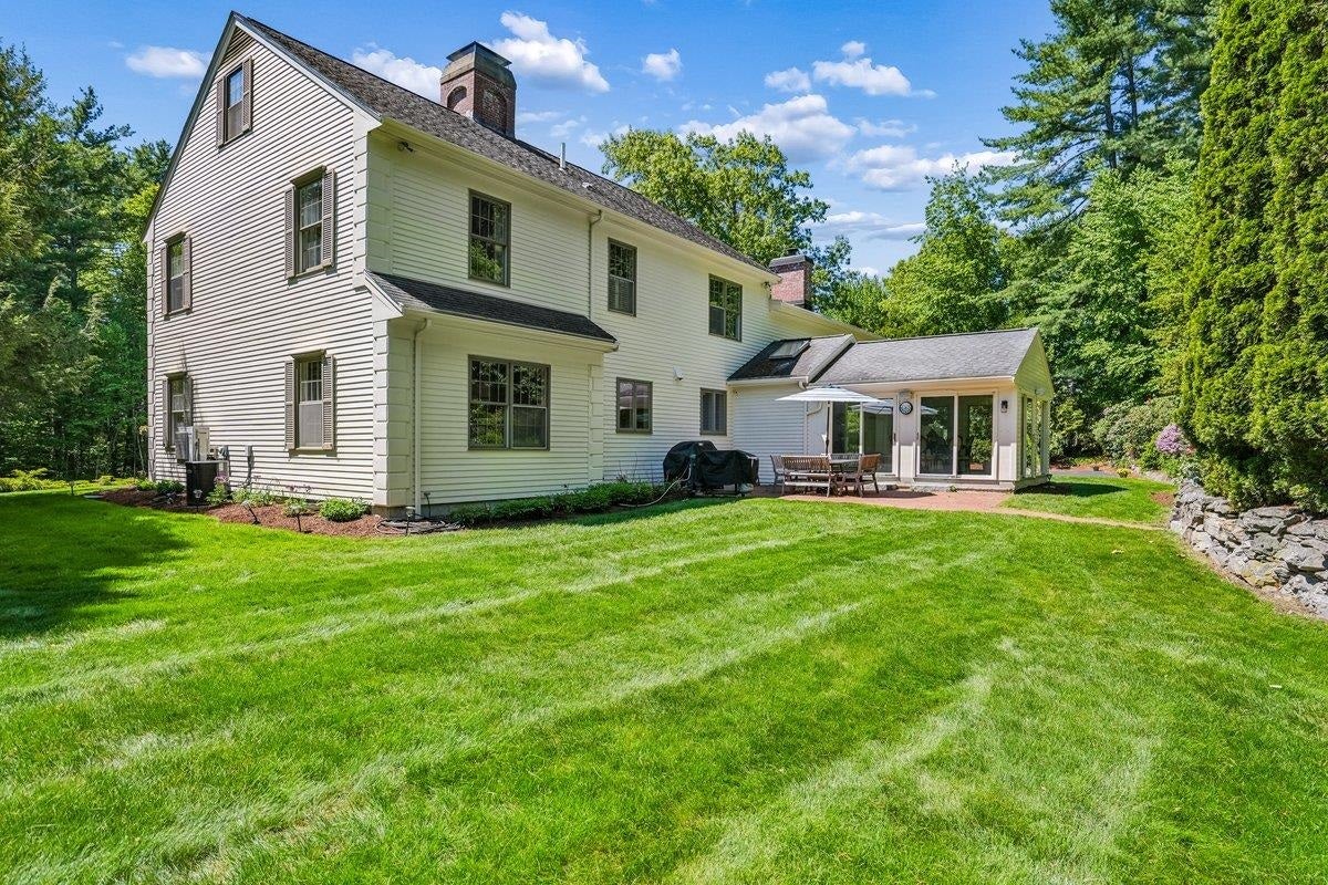 Bedford, New Hampshire, 03110, United States, 5 Bedrooms Bedrooms, ,6 BathroomsBathrooms,Residential,Pending,2051967