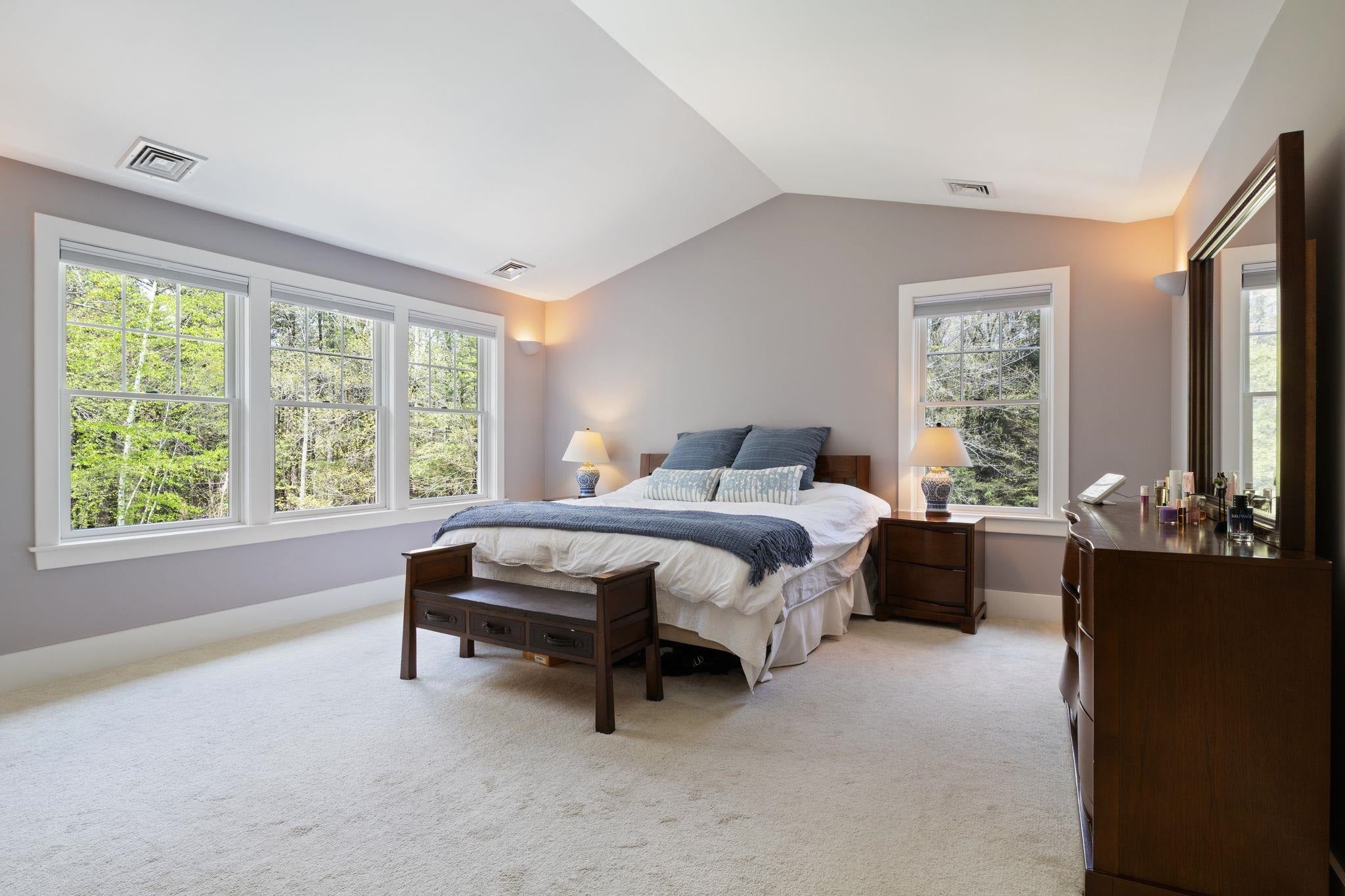 Stratham, New Hampshire, 03885, United States, 4 Bedrooms Bedrooms, ,4 BathroomsBathrooms,Residential,Active,2045550