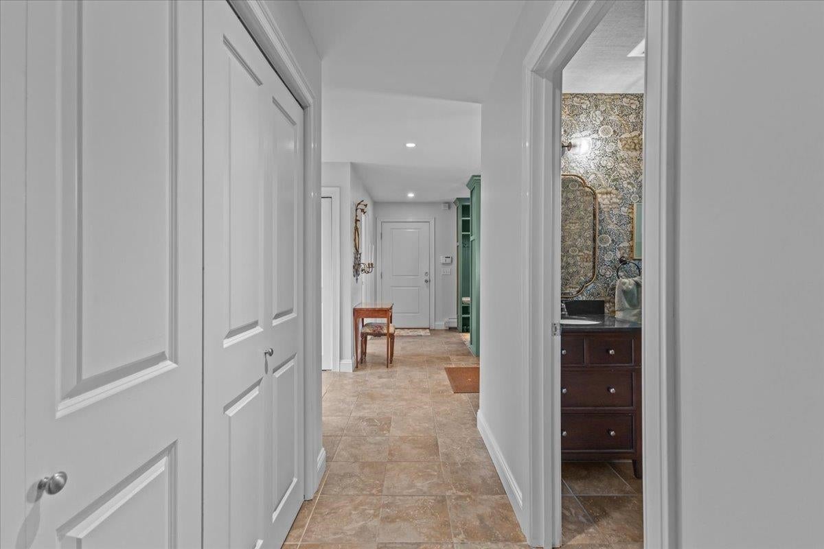 Essex, Vermont, 05452, United States, 4 Bedrooms Bedrooms, ,3 BathroomsBathrooms,Residential,Active,1973542