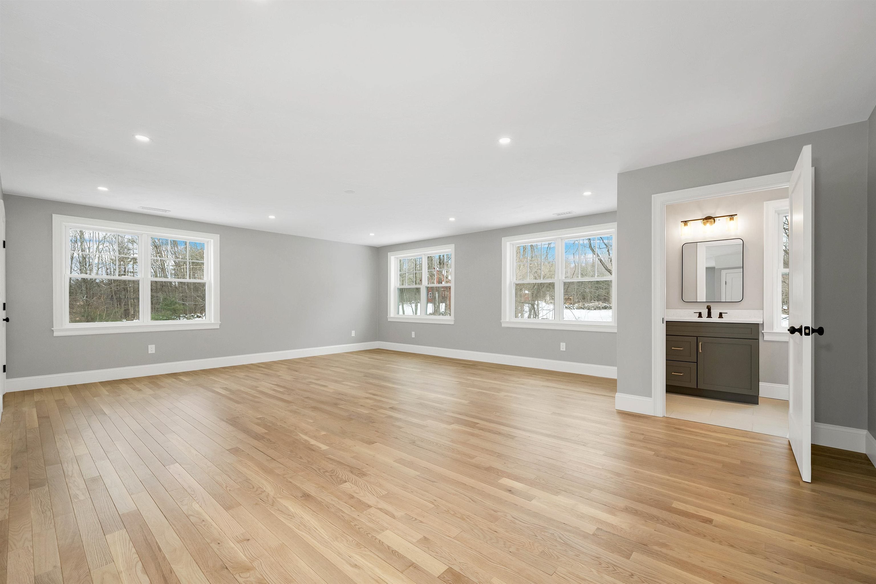 Meredith, New Hampshire, 03253, United States, 4 Bedrooms Bedrooms, ,5 BathroomsBathrooms,Residential,Active,1970998