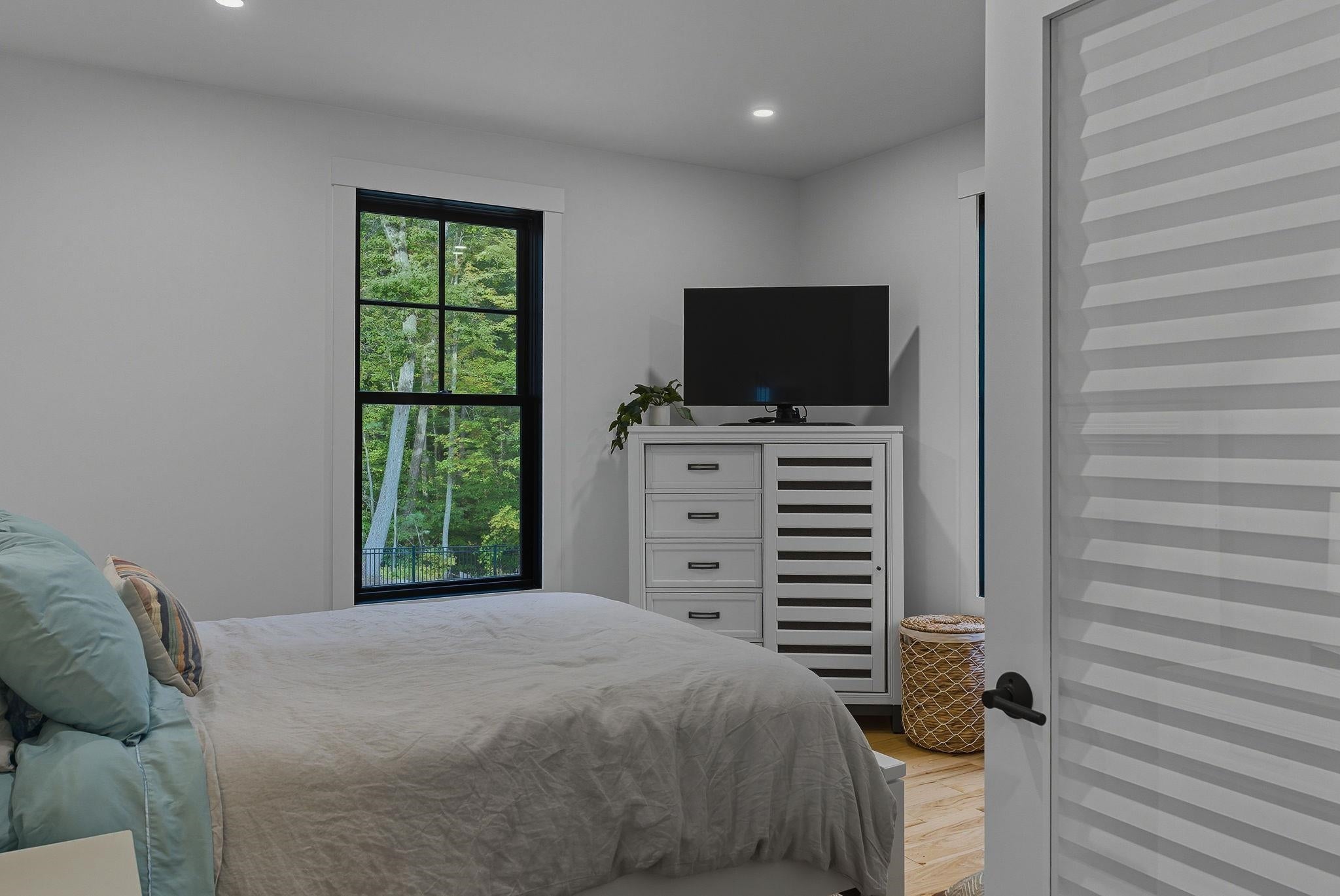 Hollis, New Hampshire, 03049, United States, 4 Bedrooms Bedrooms, ,3 BathroomsBathrooms,Residential,Active,1945249