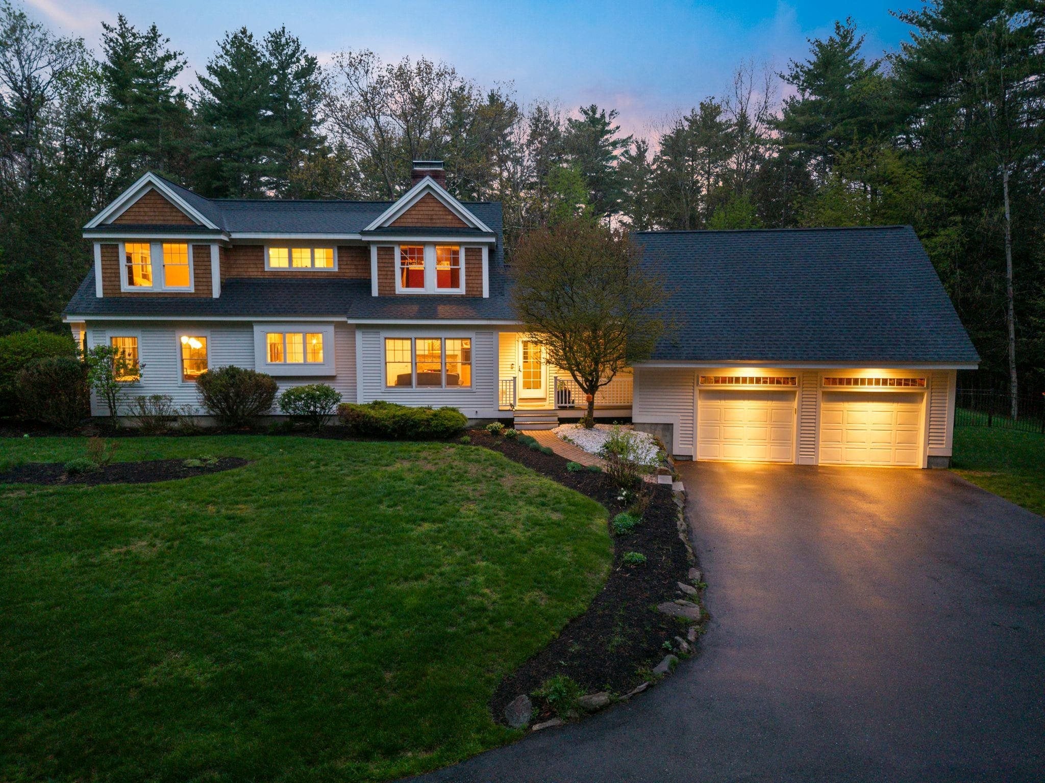 Stratham, New Hampshire, 03885, United States, 4 Bedrooms Bedrooms, ,4 BathroomsBathrooms,Residential,Active,2045550